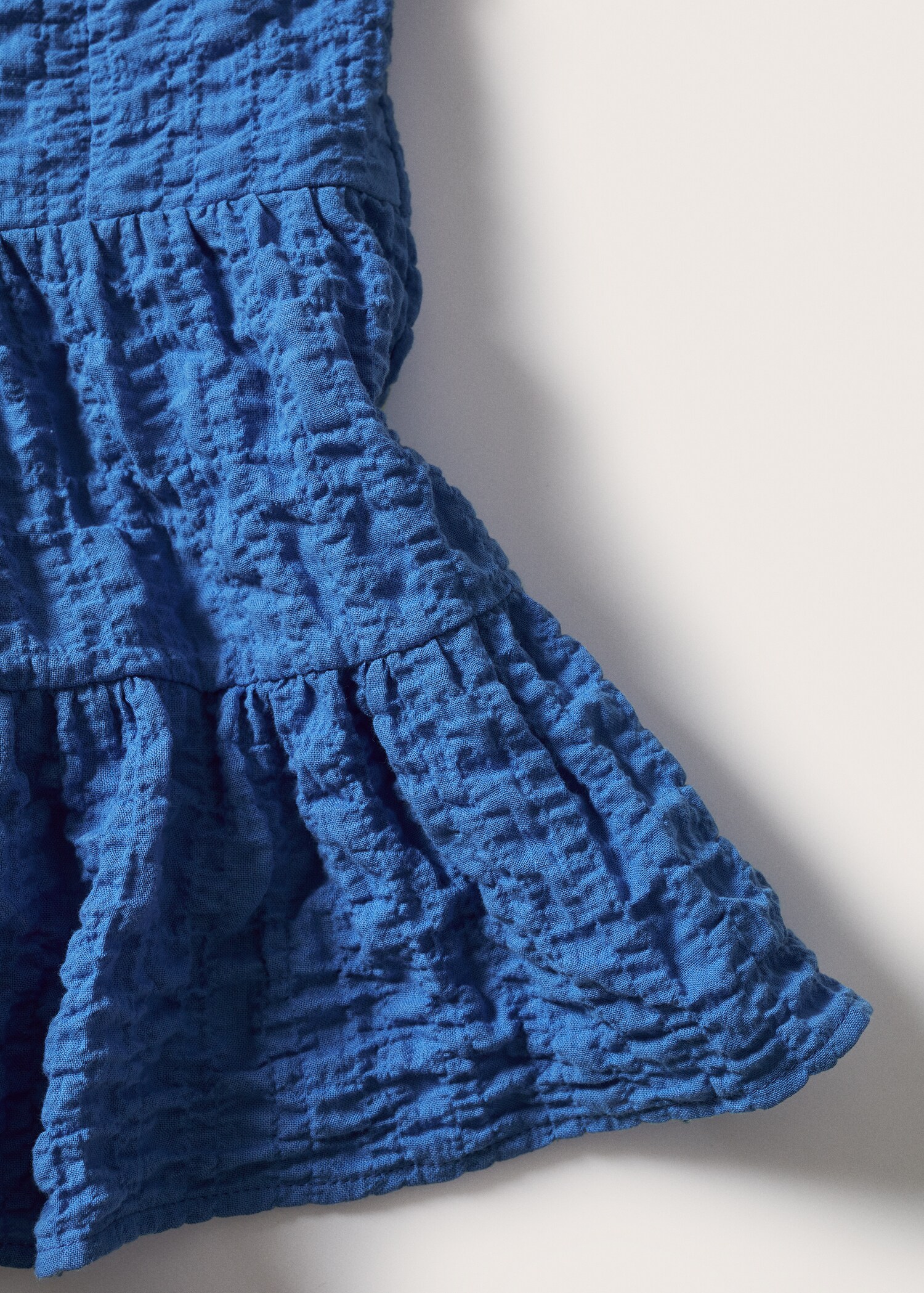 Texturiertes Rüschenkleid - Detail des Artikels 8