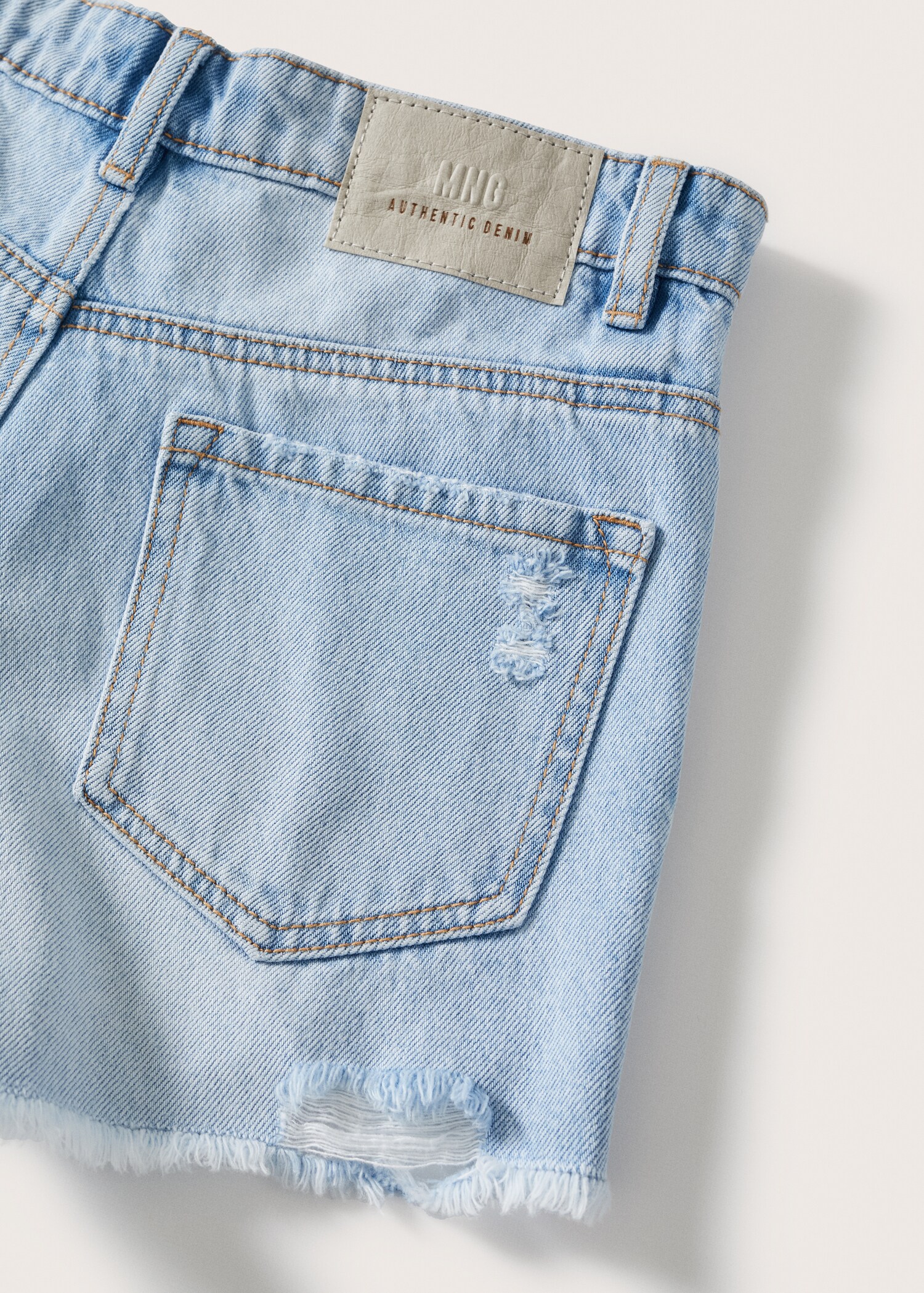 Decorative ripped denim shorts - Details of the article 8