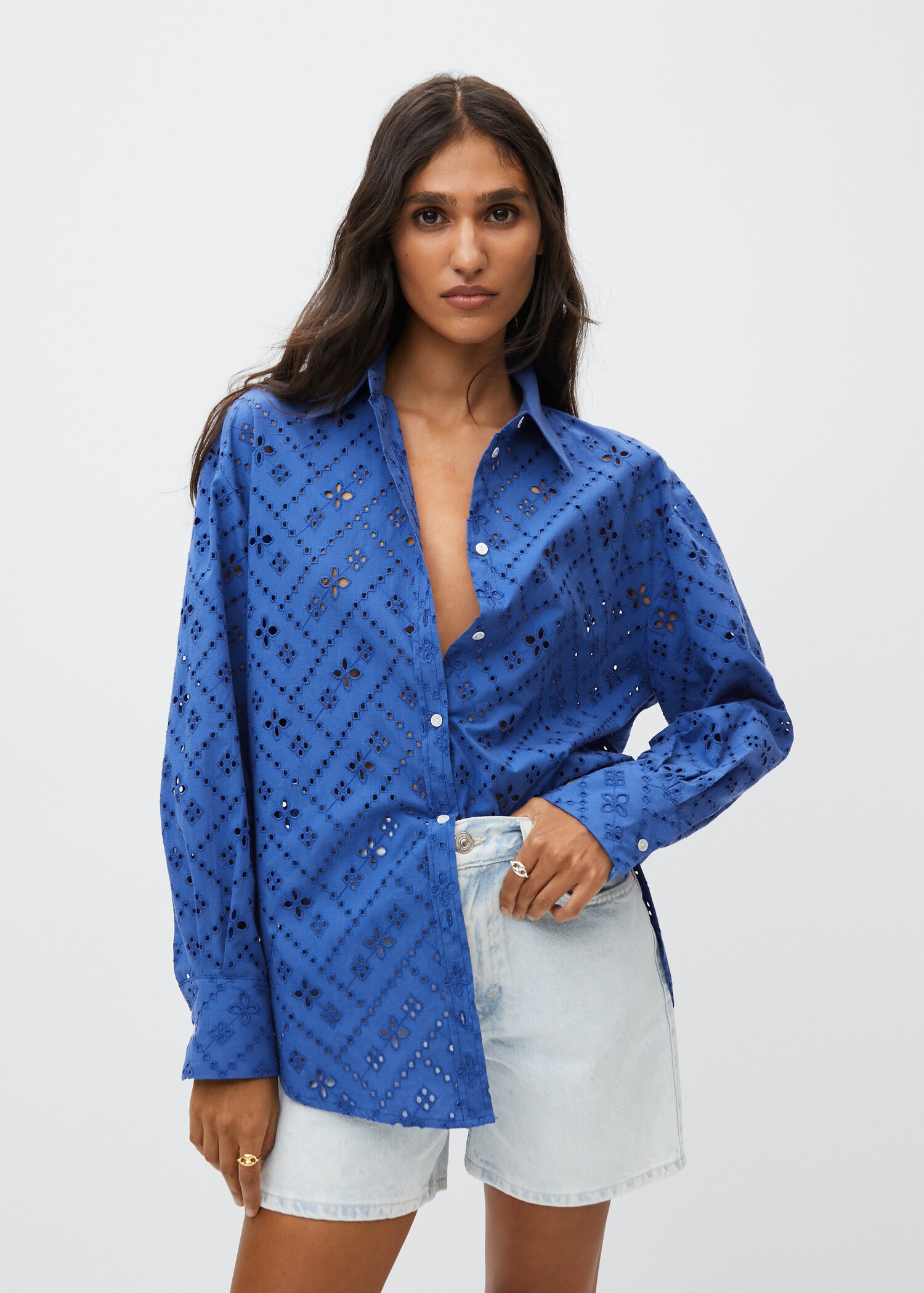 Swiss embroidery shirt - Medium plane