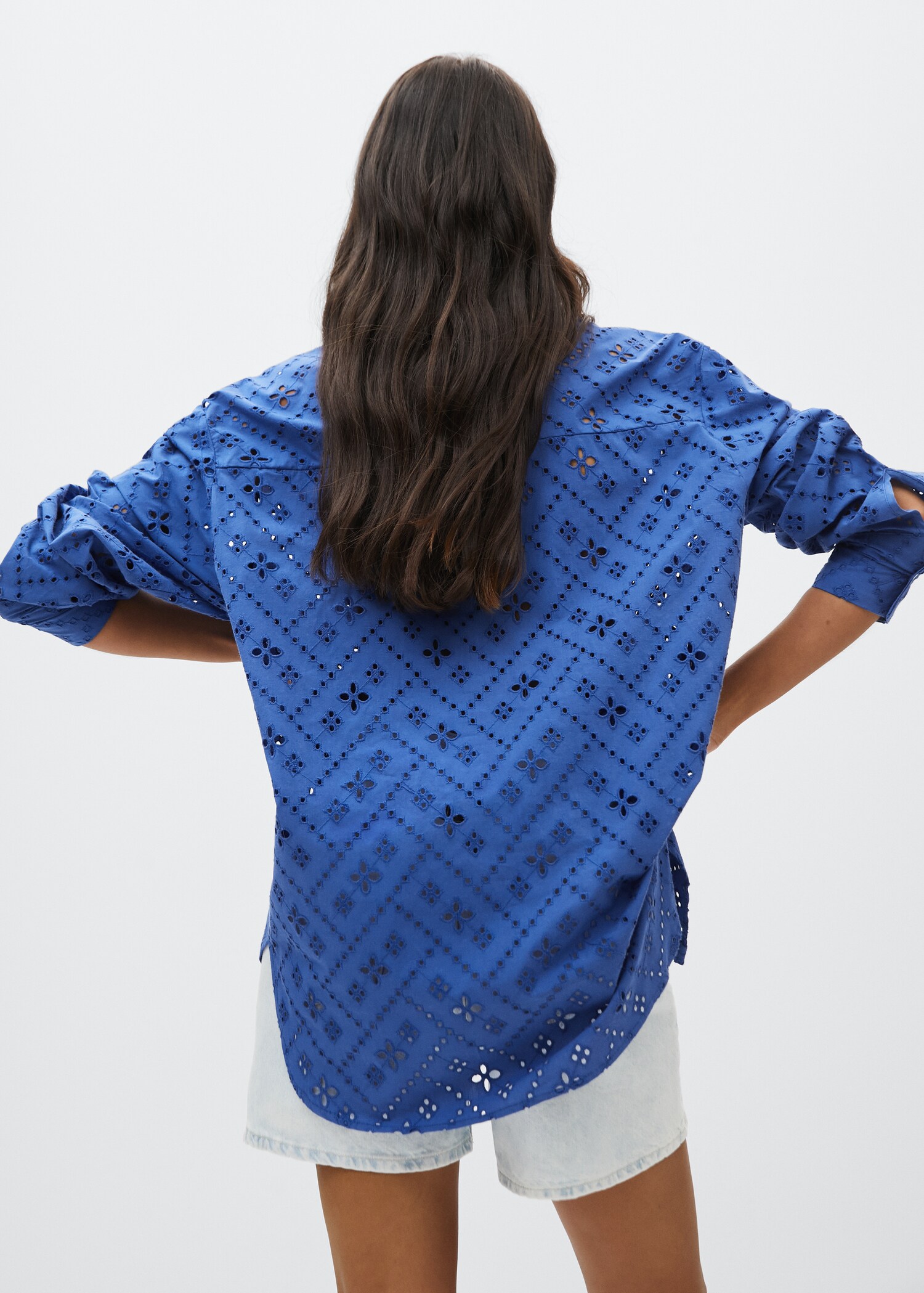 Swiss embroidery shirt - Reverse of the article