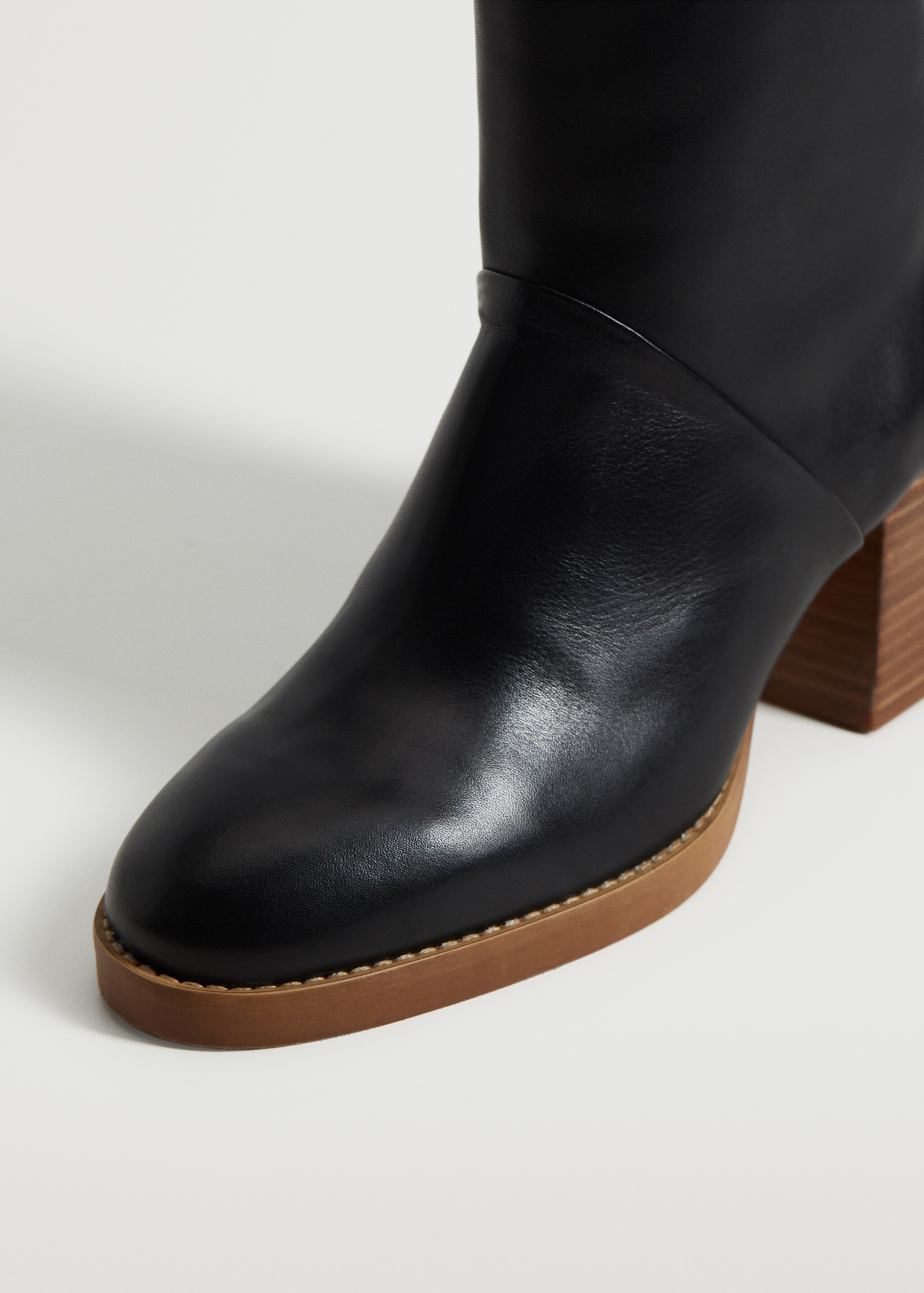 Heel leather boot - Details of the article 2