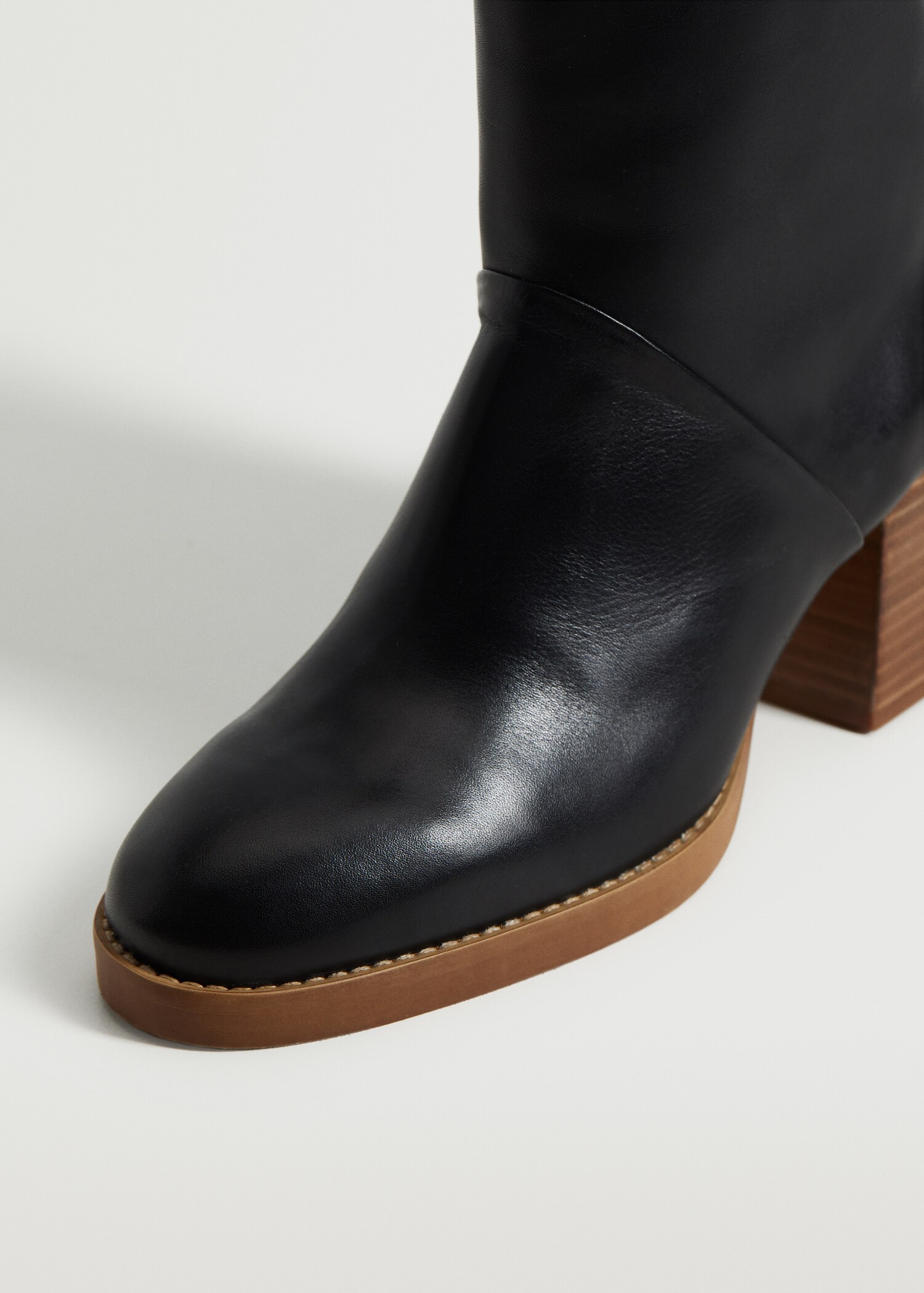 Heel leather boot - Details of the article 2