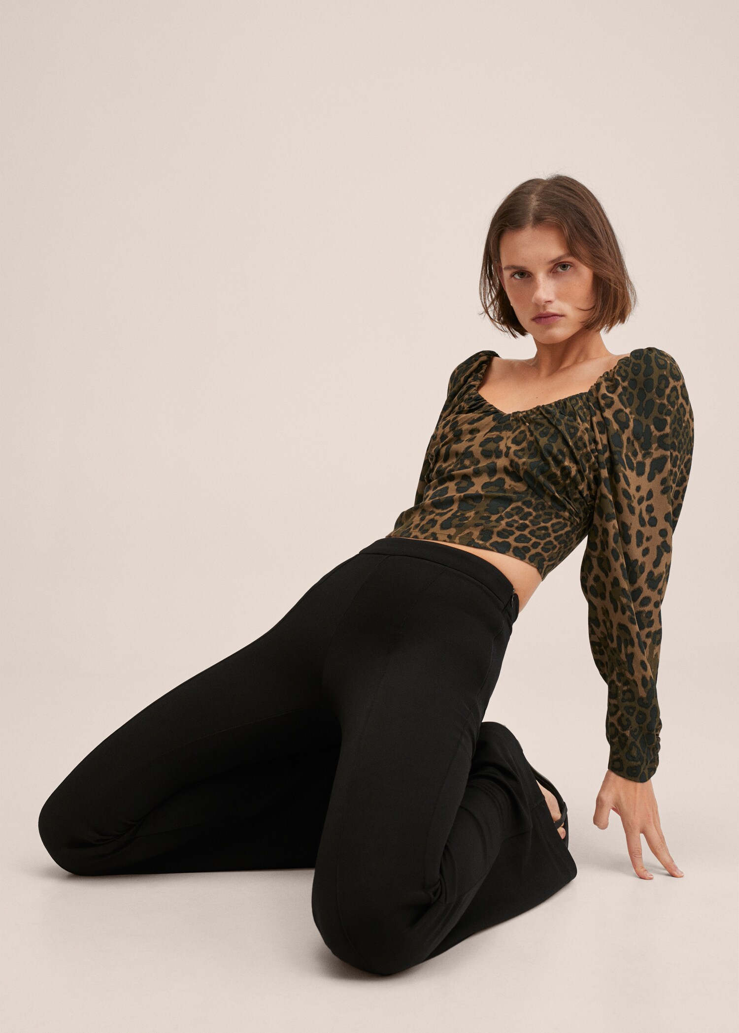 Puff-sleeved cropped blouse - Details of the article 2