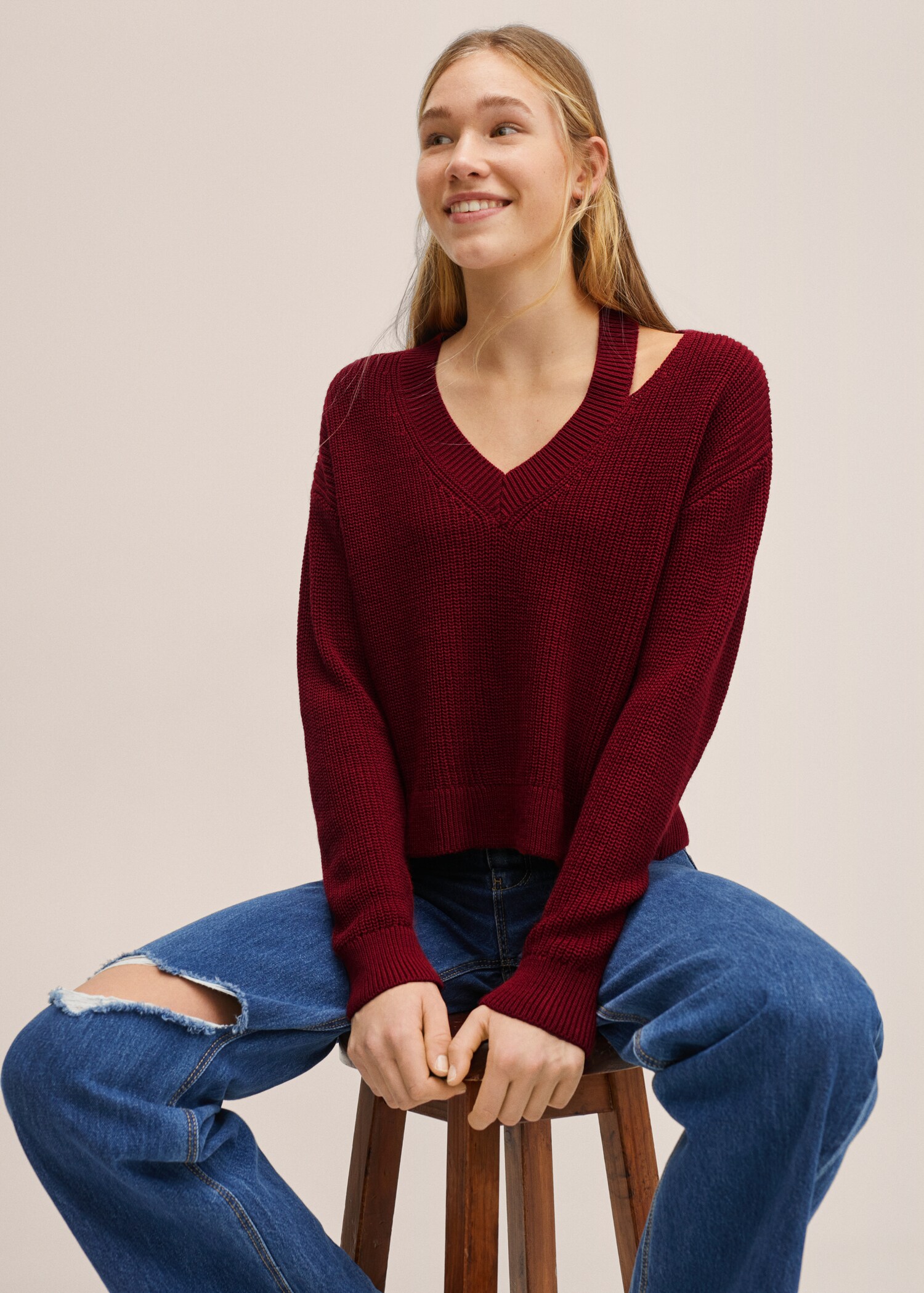 Cut-out knitted sweater - Medium plane
