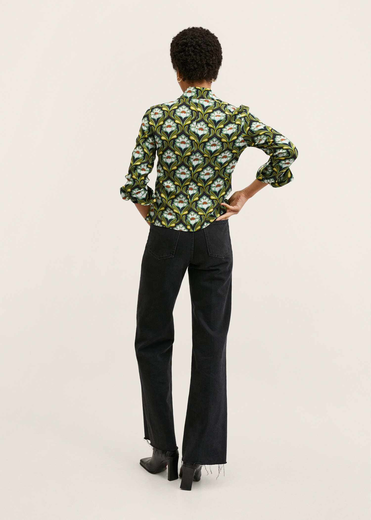 Blusa entallada estampada - Reverso del artículo