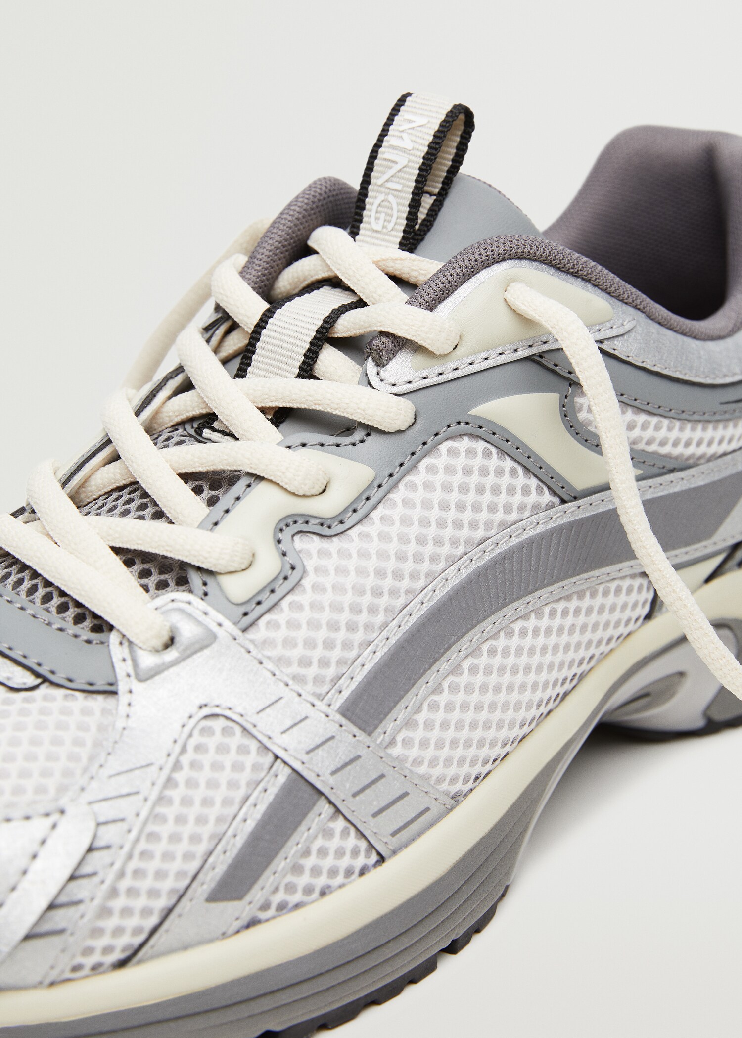 Combined mesh trainers - Details of the article 3