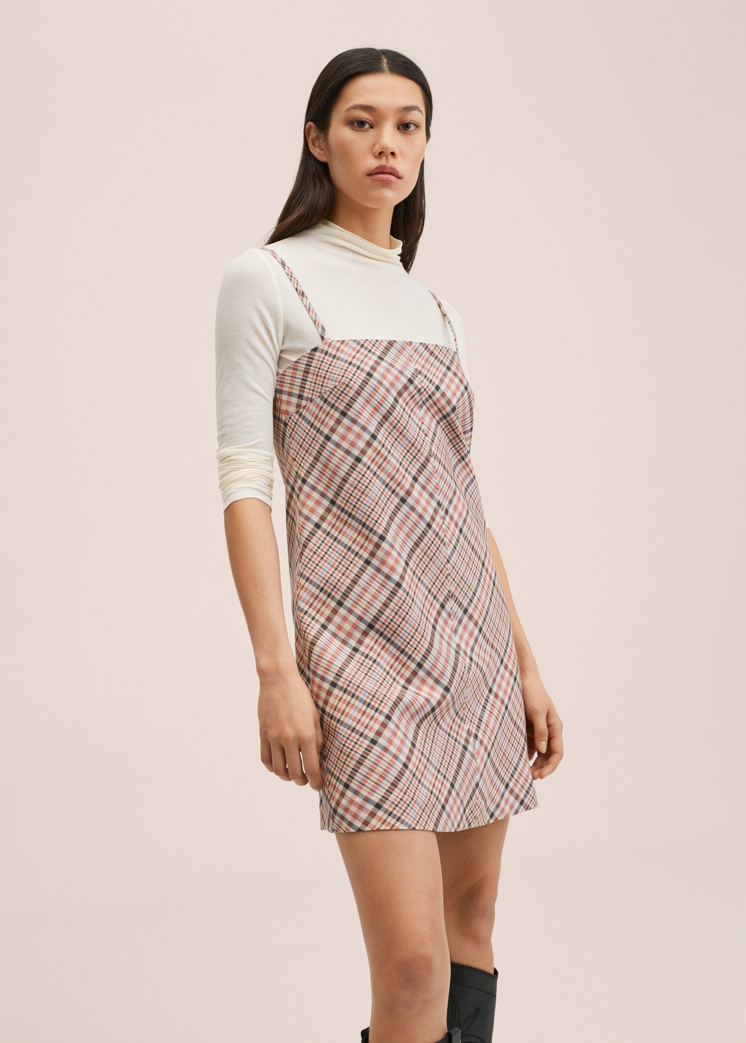 Vestido cuadro escocés - Plano medio