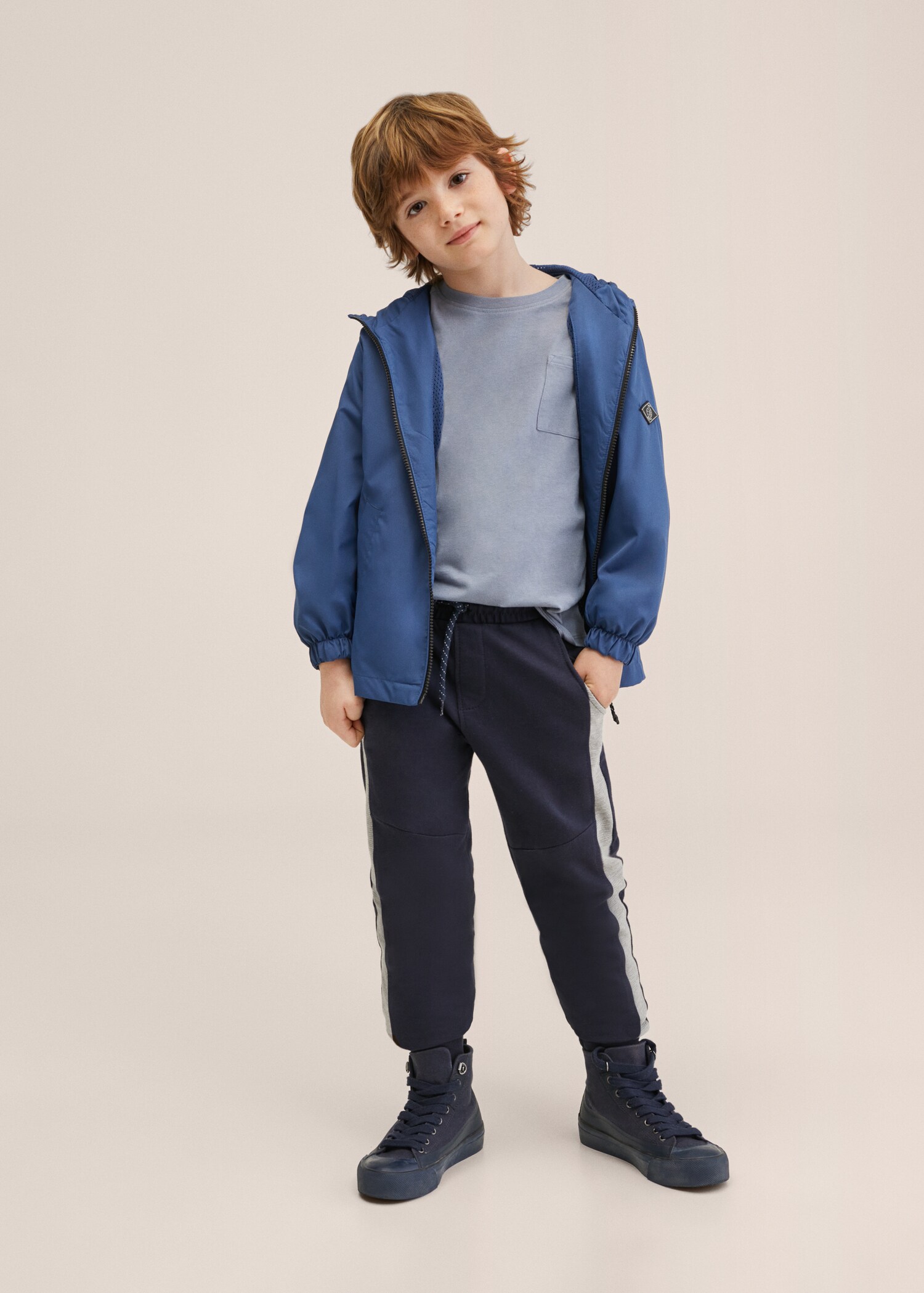 Pantalón jogger bandas - Plano medio