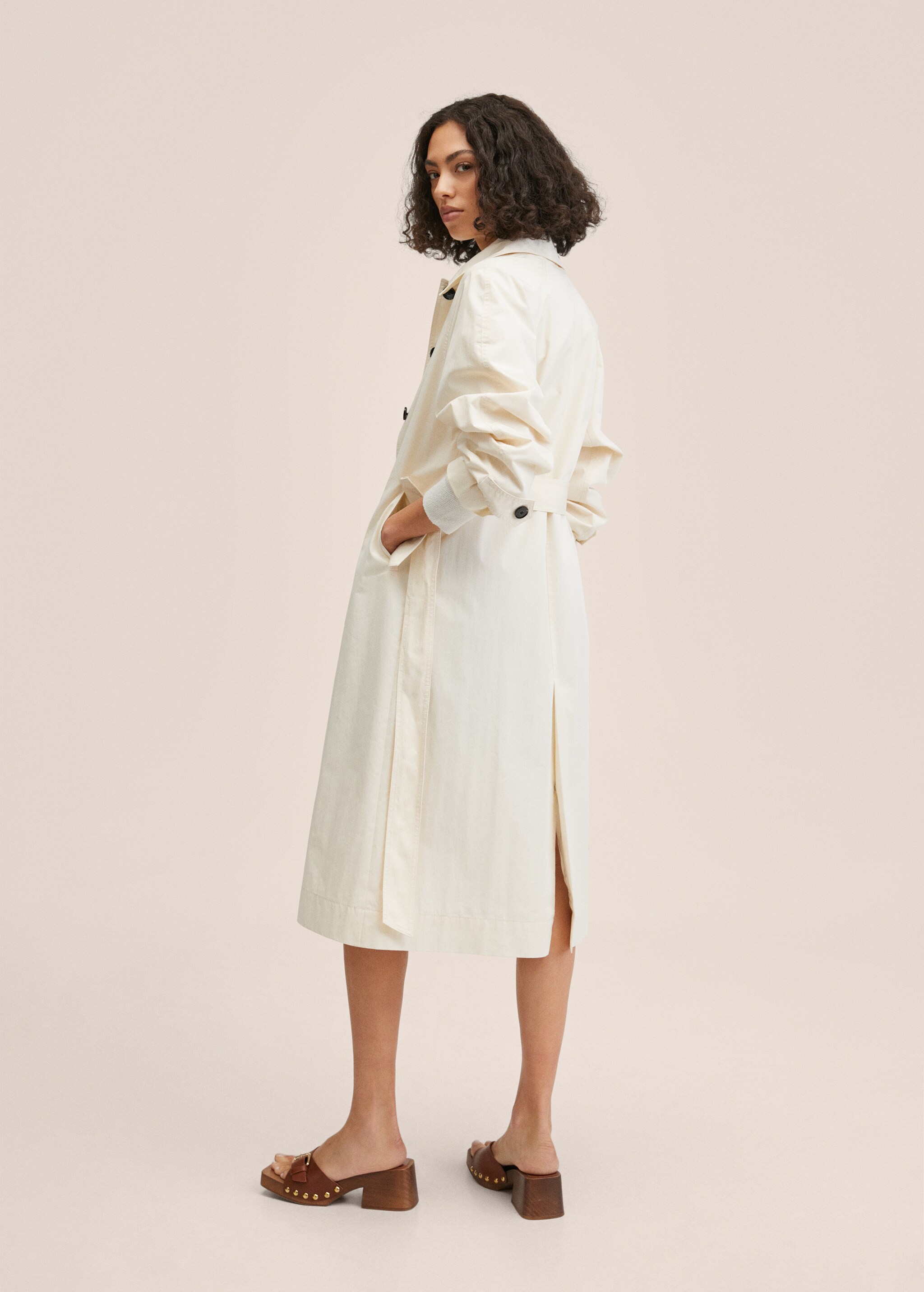 Balloon-sleeve trench coat - Reverse of the article