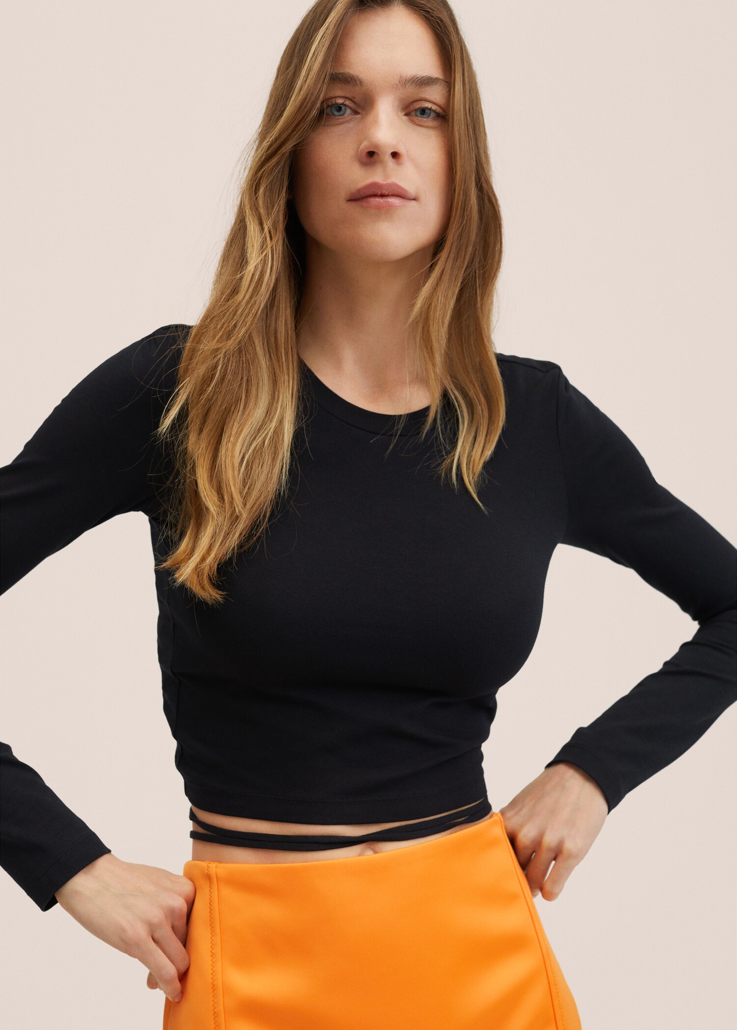 V-back T-shirt - Details of the article 1