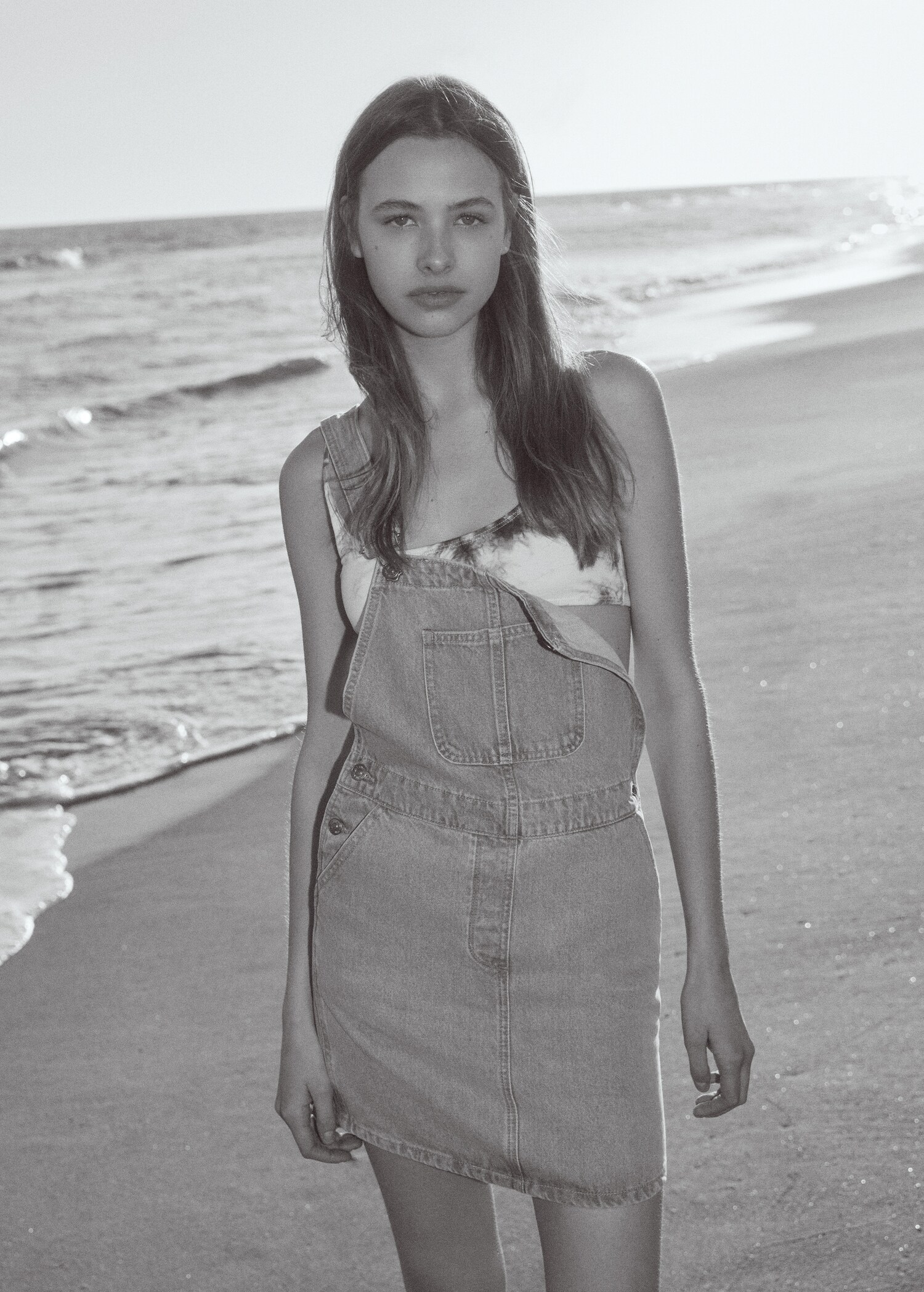 Short denim pinafore - Details of the article 7