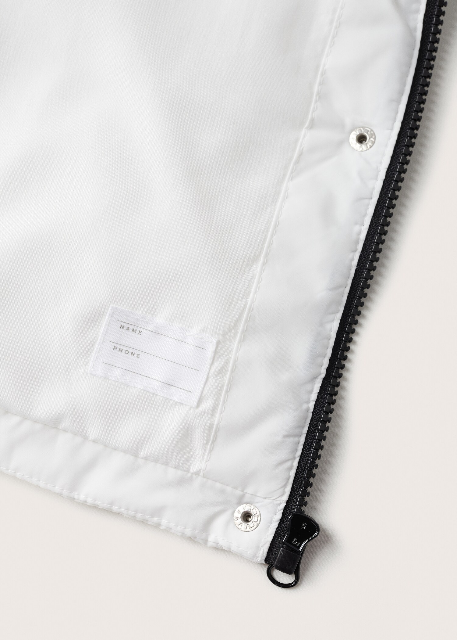 Prošívaná vesta s kapucí - Detail zboží 8