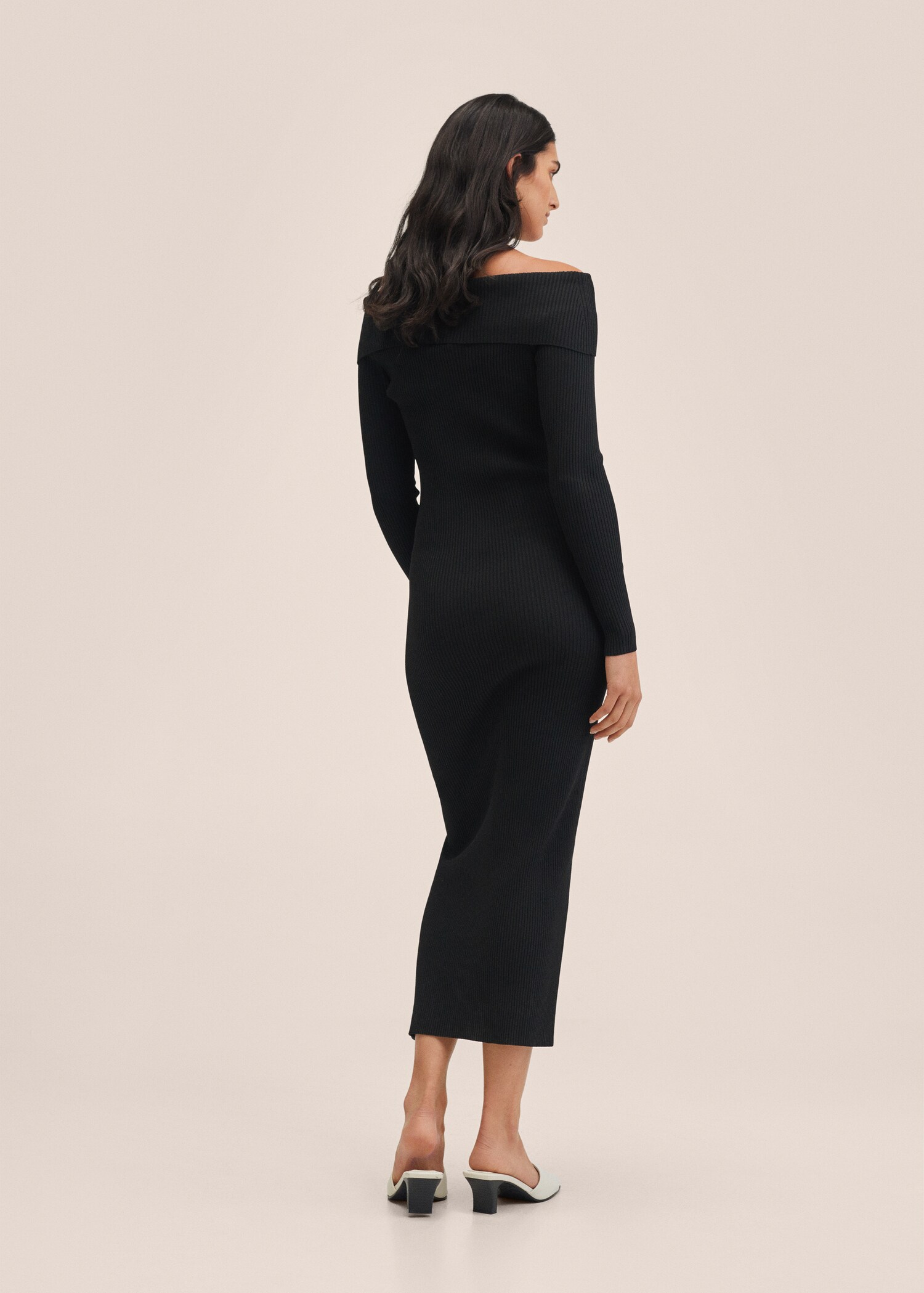 Strickkleid mit Bateau-Ausschnitt - Rückseite des Artikels