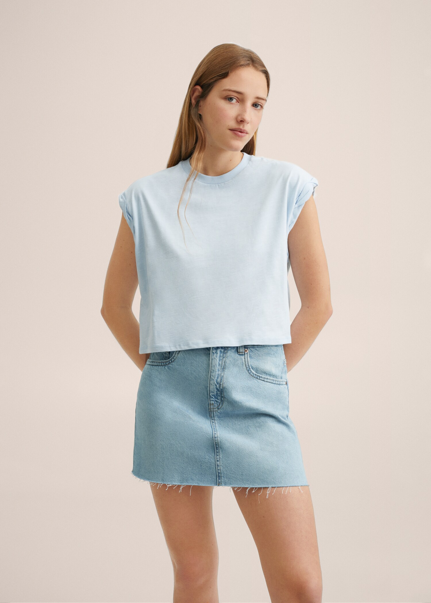 Denim miniskirt with frayed hem - Details of the article 1