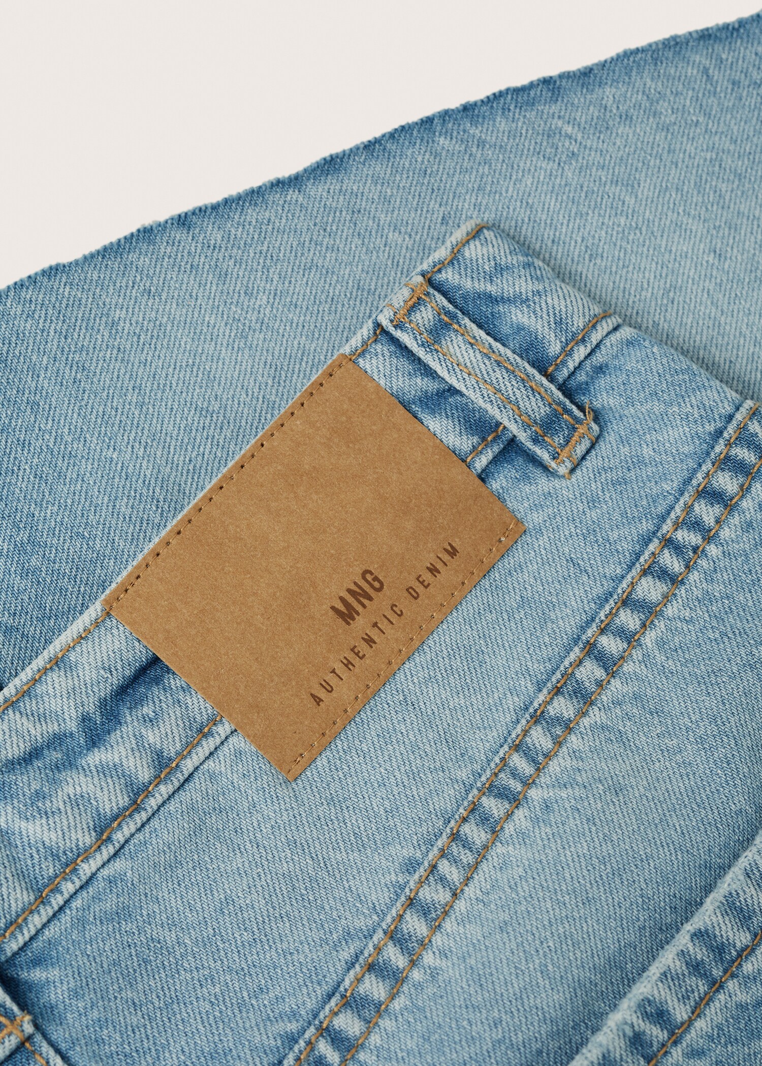 Denim miniskirt with frayed hem - Details of the article 8
