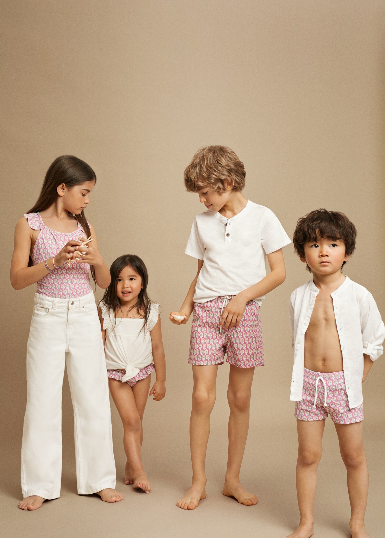 Maillot de bain détail volants - Plan moyen
