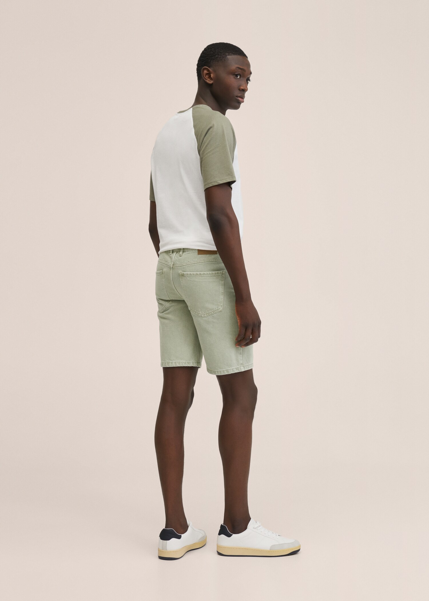 Light denim Bermuda shorts - Reverse of the article