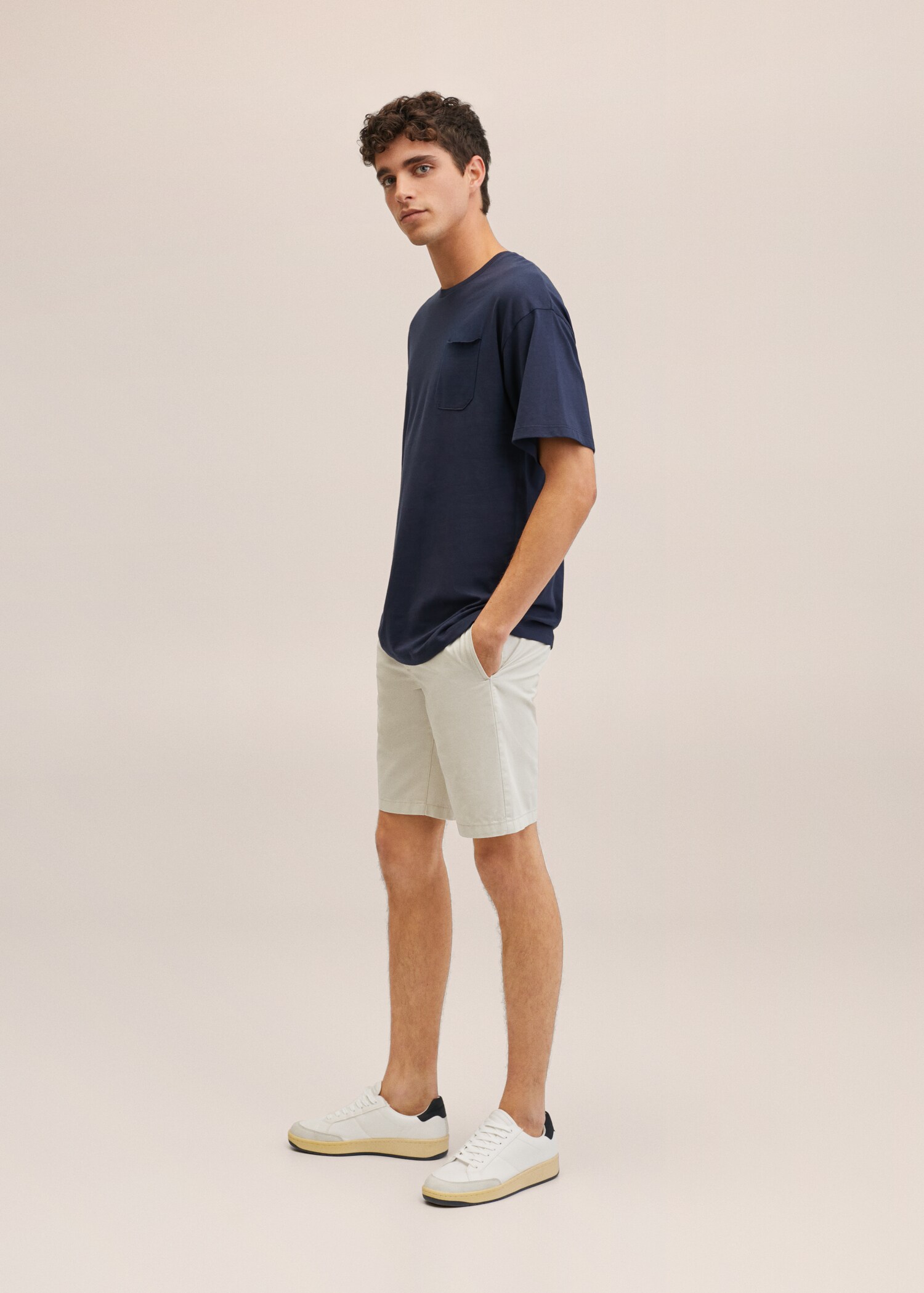 Bermudashorts i chinostil i bomull, slim-fit - Halvtotal bildeutsnitt