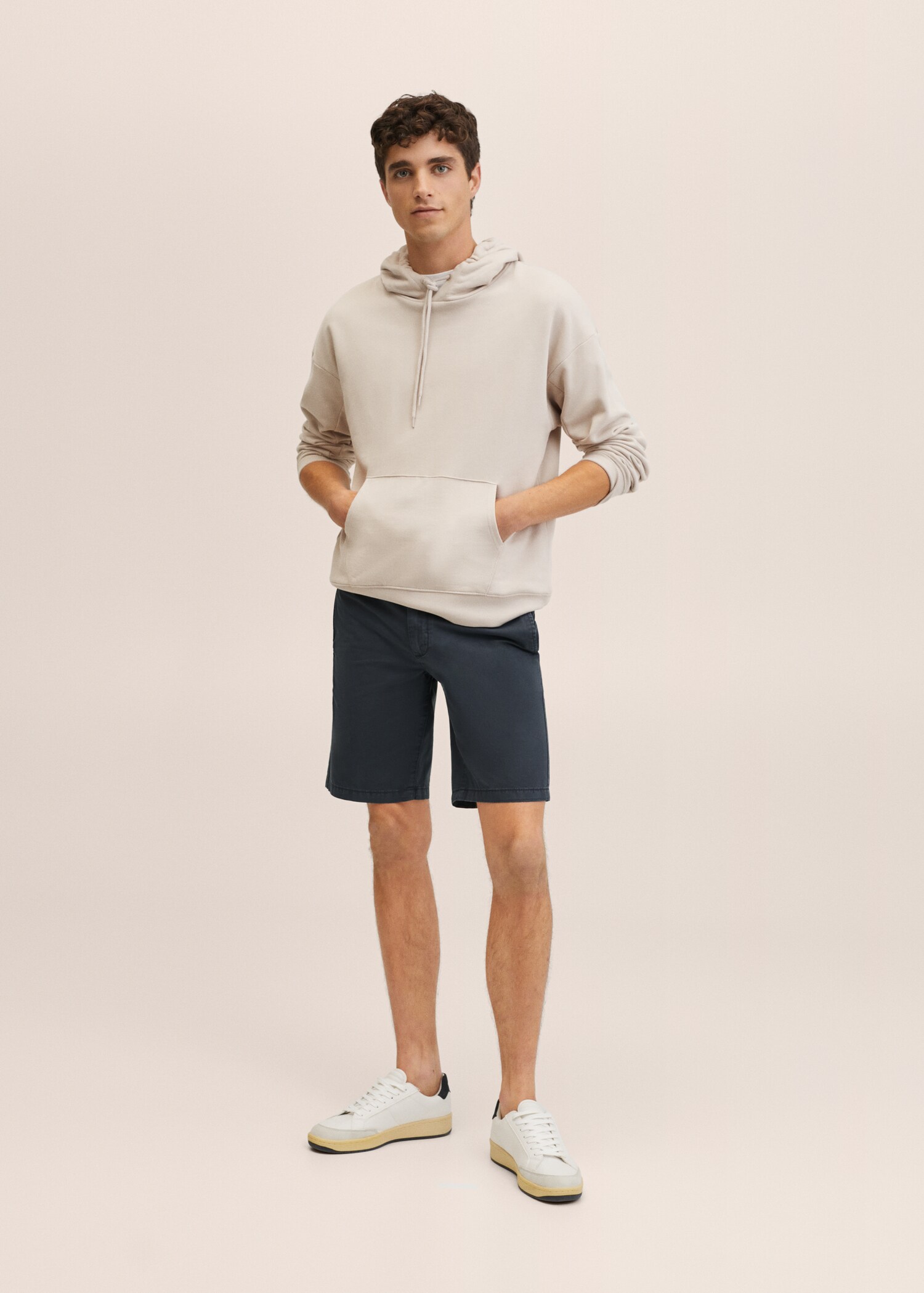 Bermudashorts i chinostil i bomull, slim-fit - Halvtotal bildeutsnitt