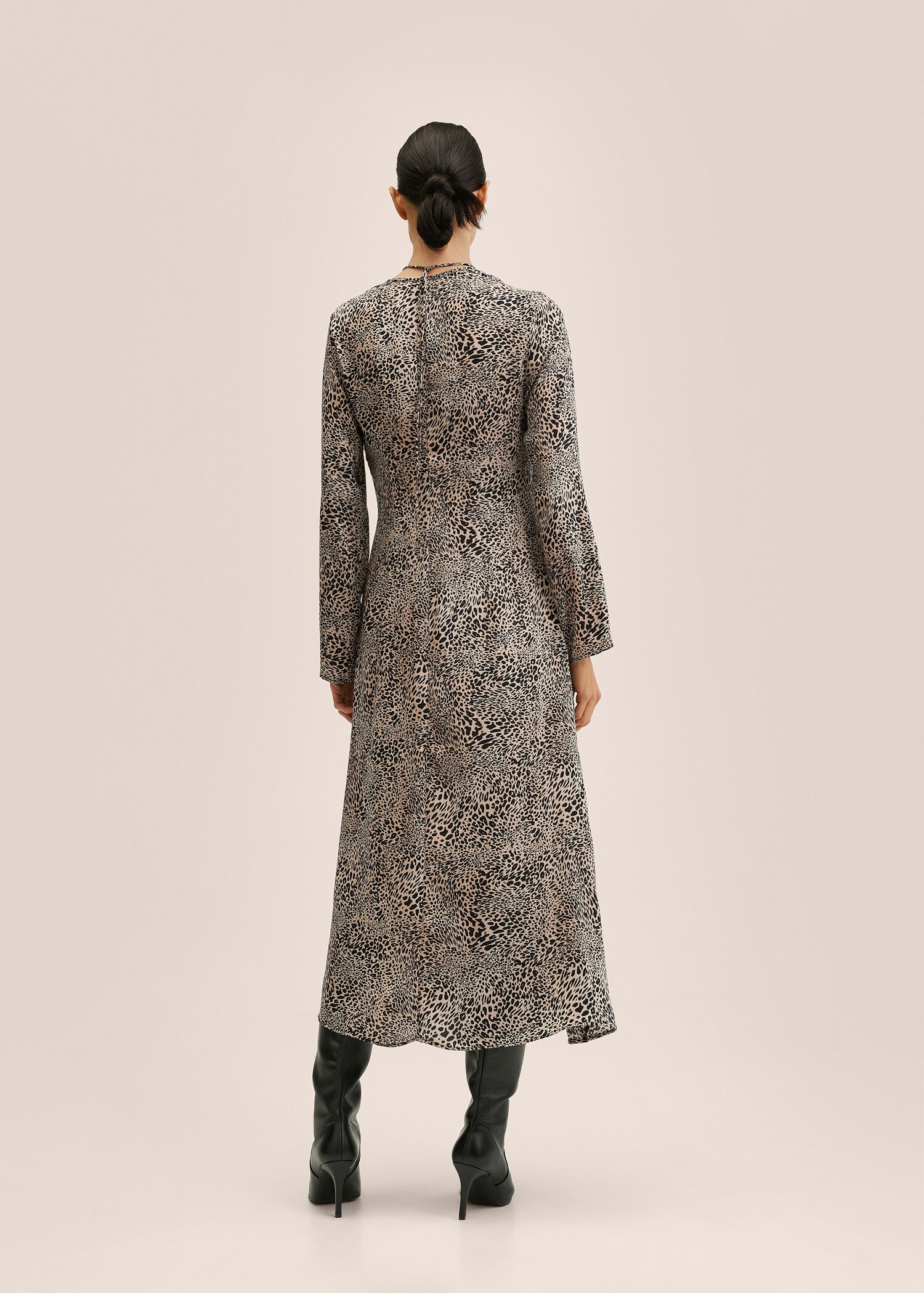 Leopard print dress - Reverse of the article