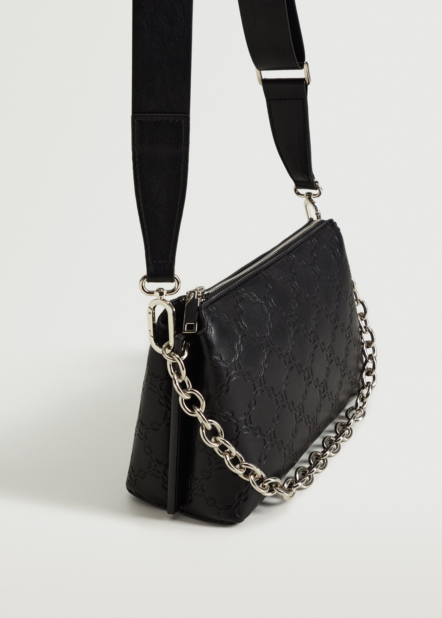 Bolso grabado cadenas - Plano medio