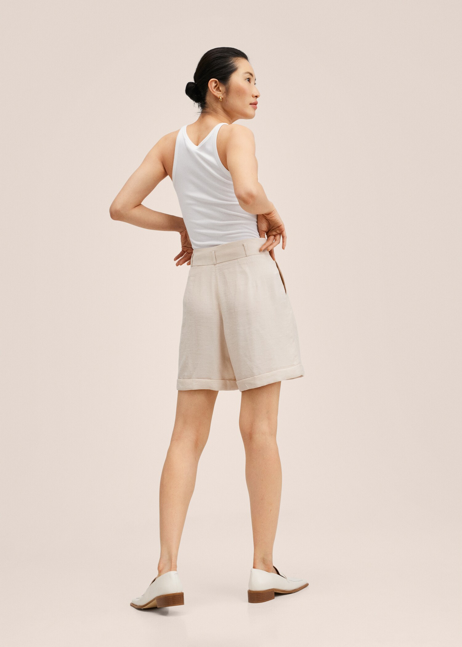 Shorts with darts detail - Reverse of the article