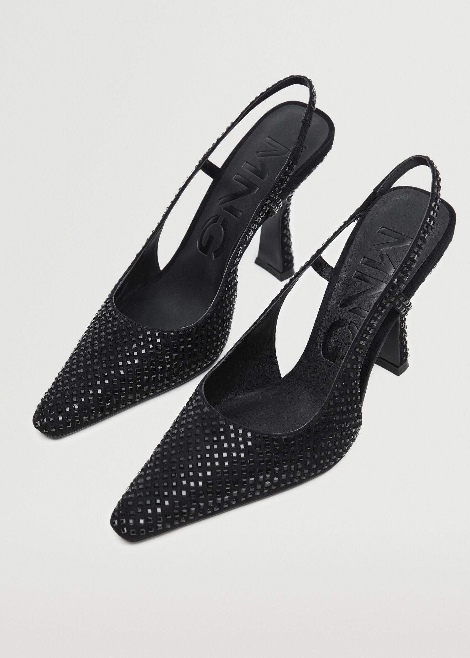 Zapato tacón brillos - Plano medio