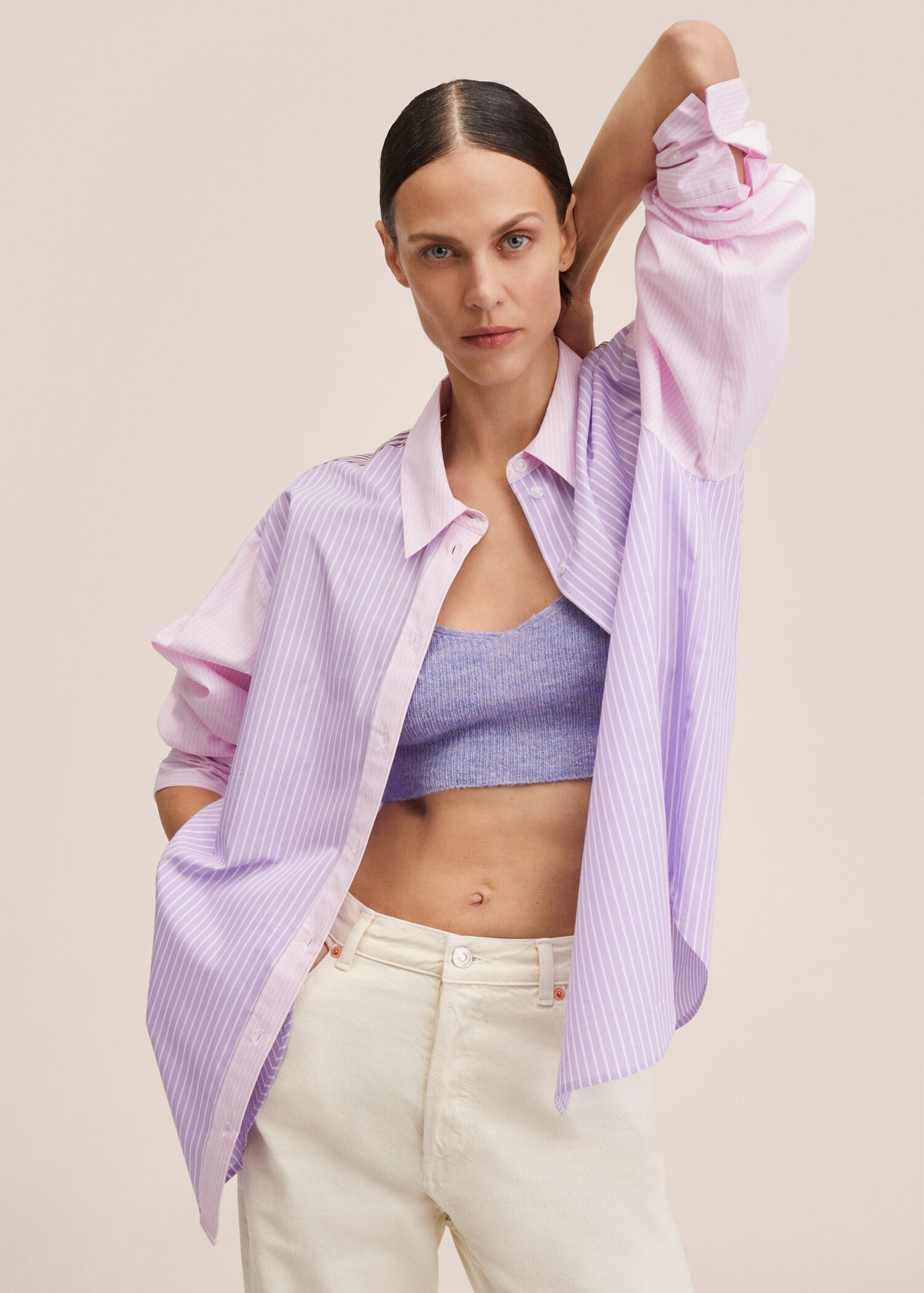 Camisa popelín oversize - Plano medio