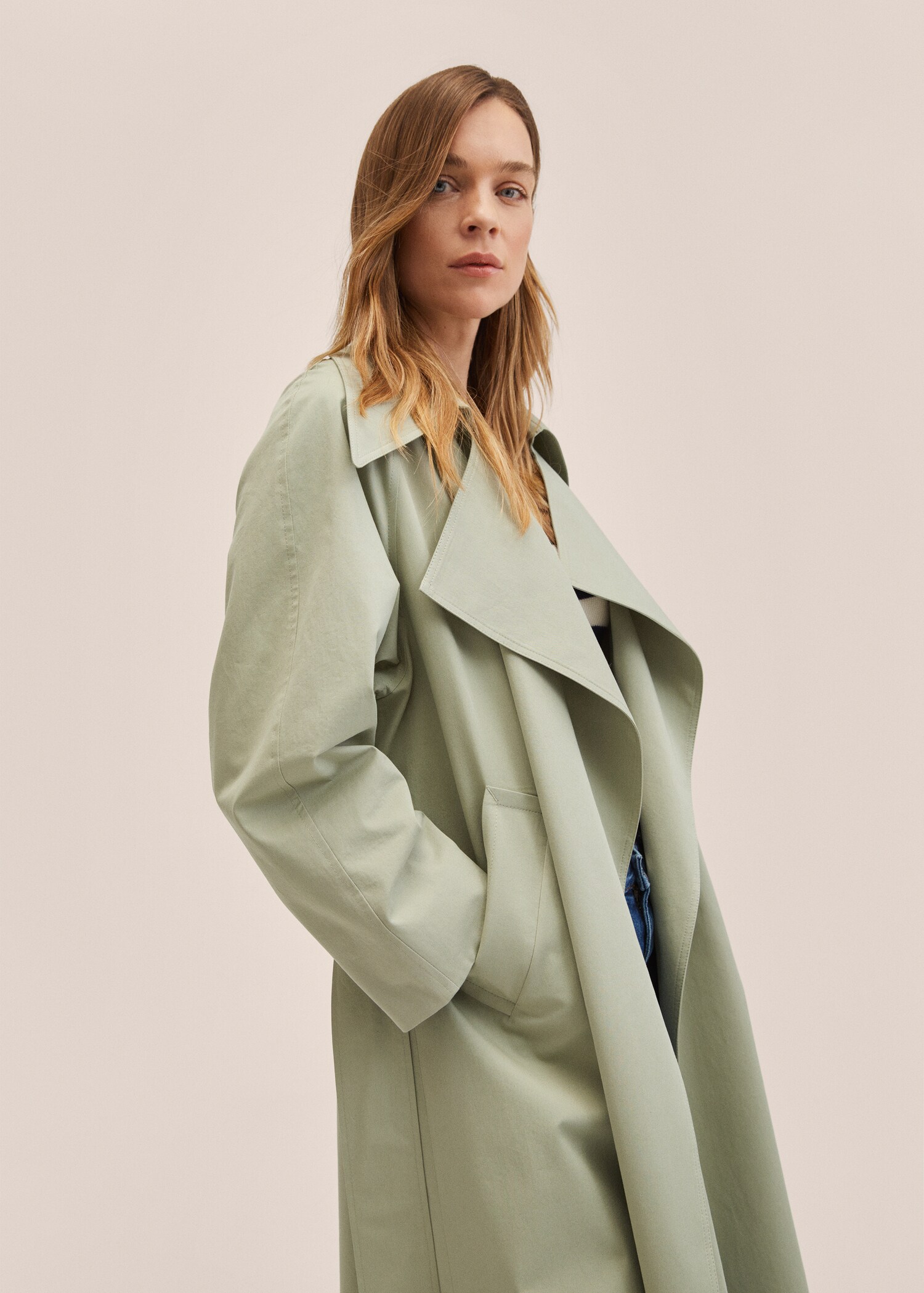 Oversize water-repellent trench coat - Details of the article 2