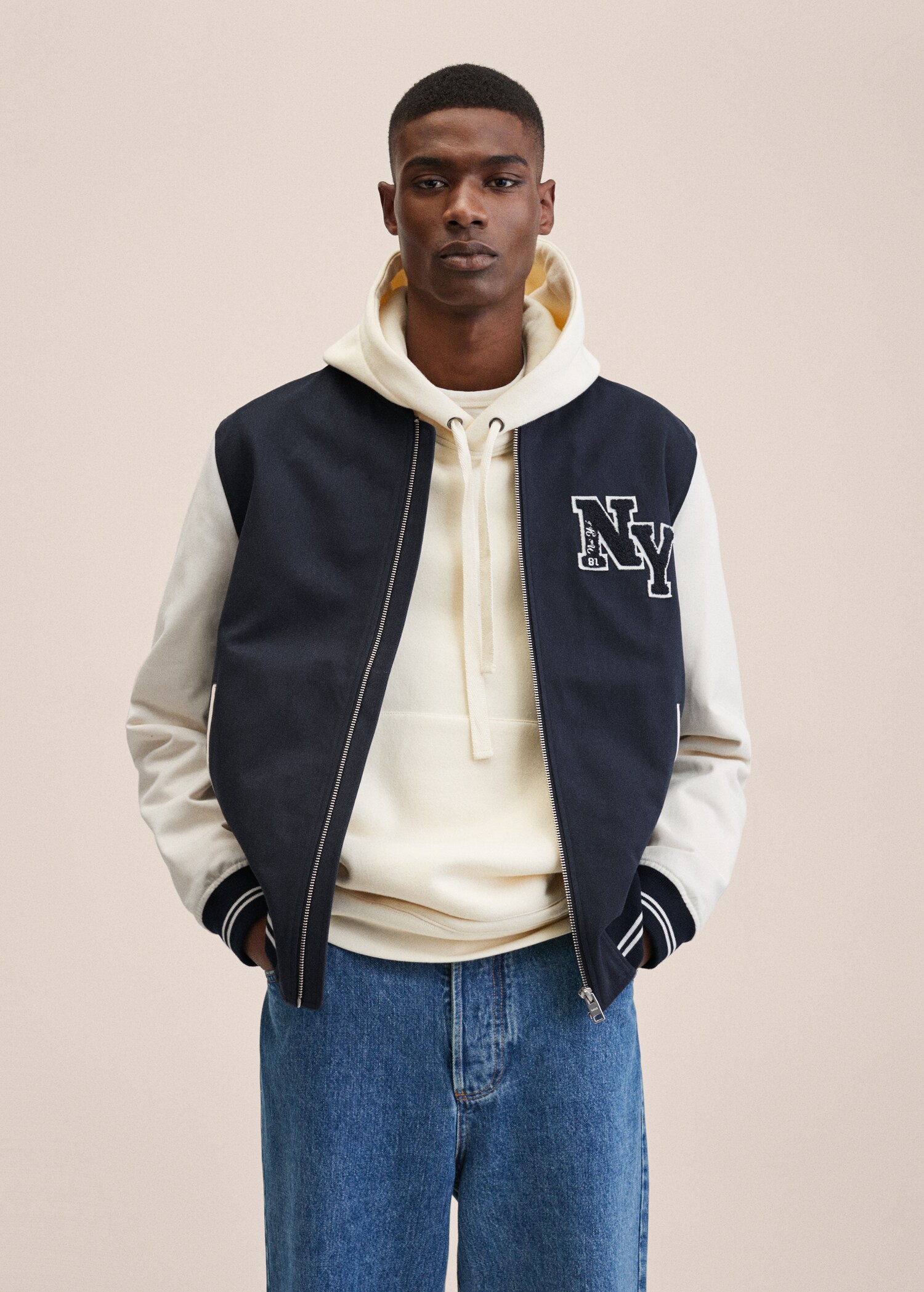 Chaqueta bomber varsity - Plano medio