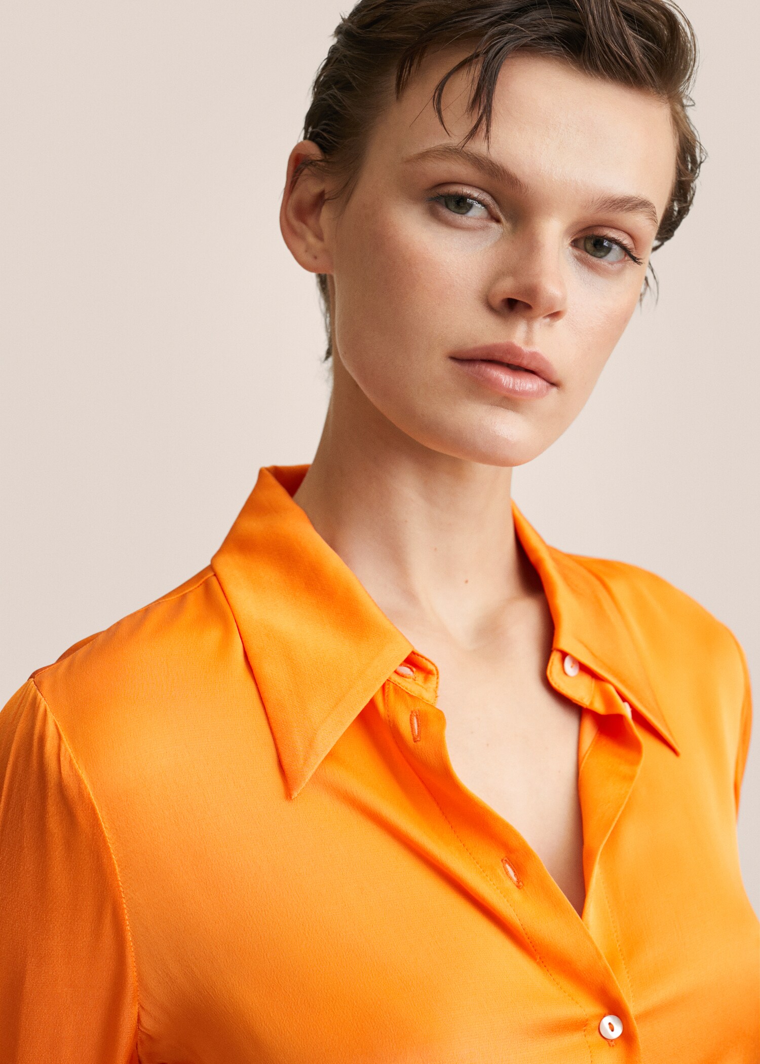 Camisa fluida satinada - Detalle del artículo 1