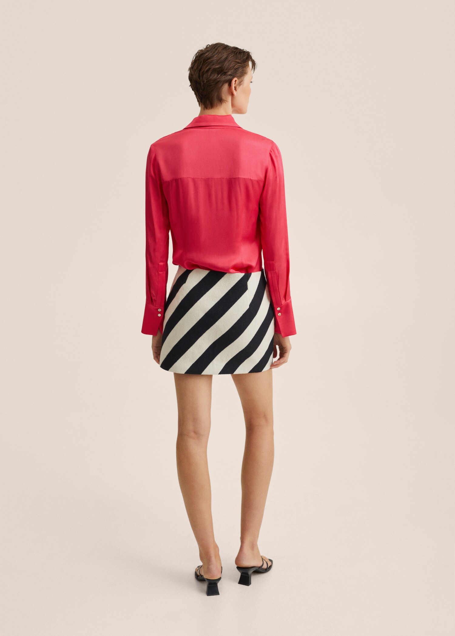 Camisa fluida satinada - Reverso del artículo