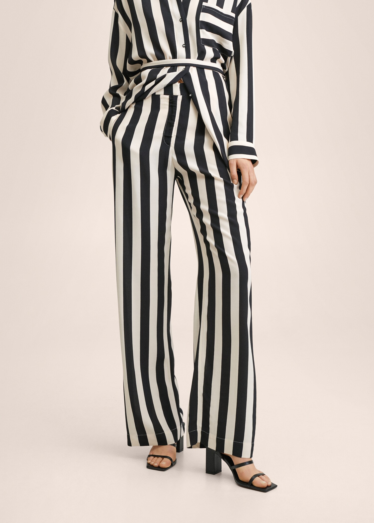 Pantalón fluido estampado - Plano medio