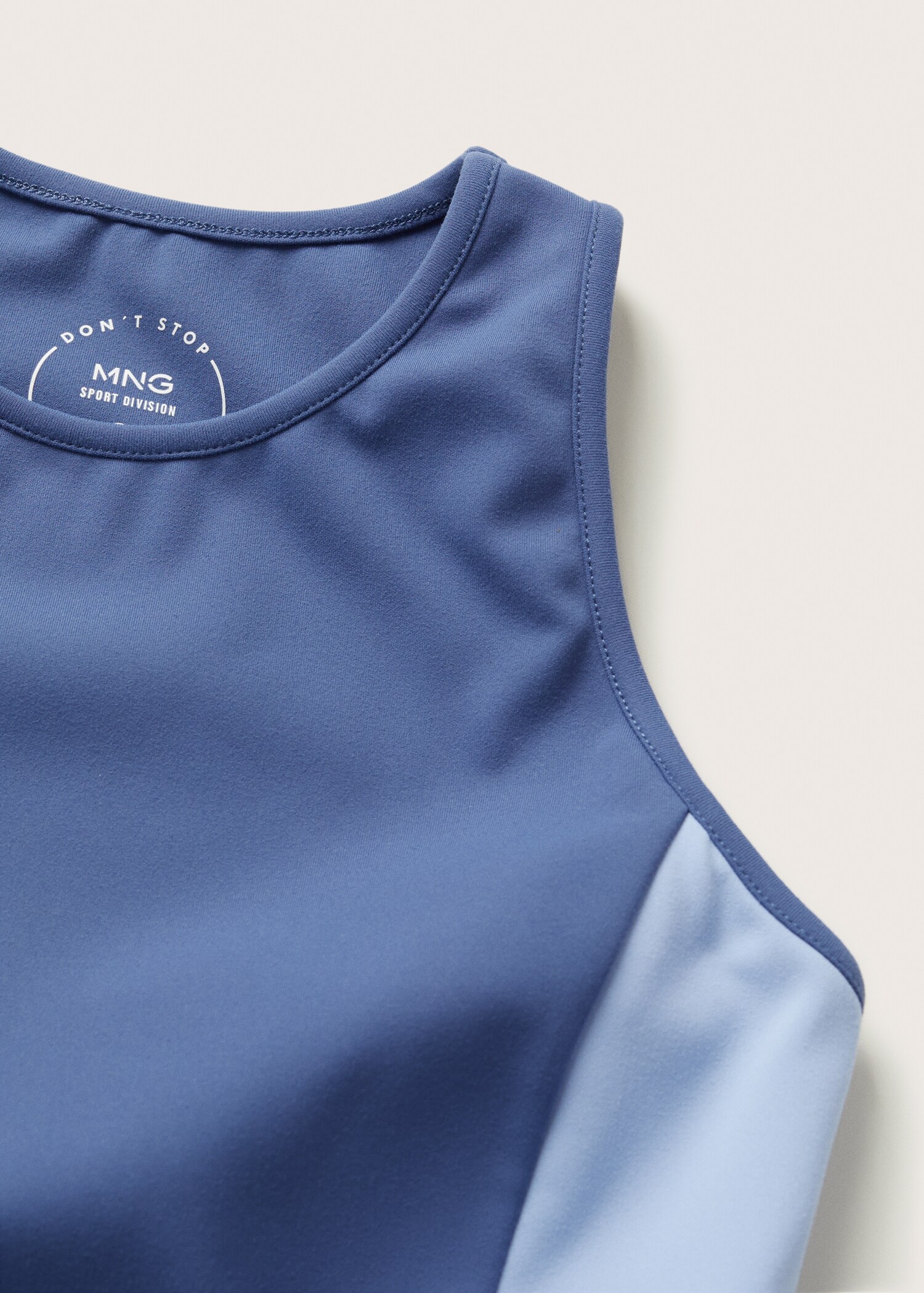 Sporty crop top - Details of the article 8