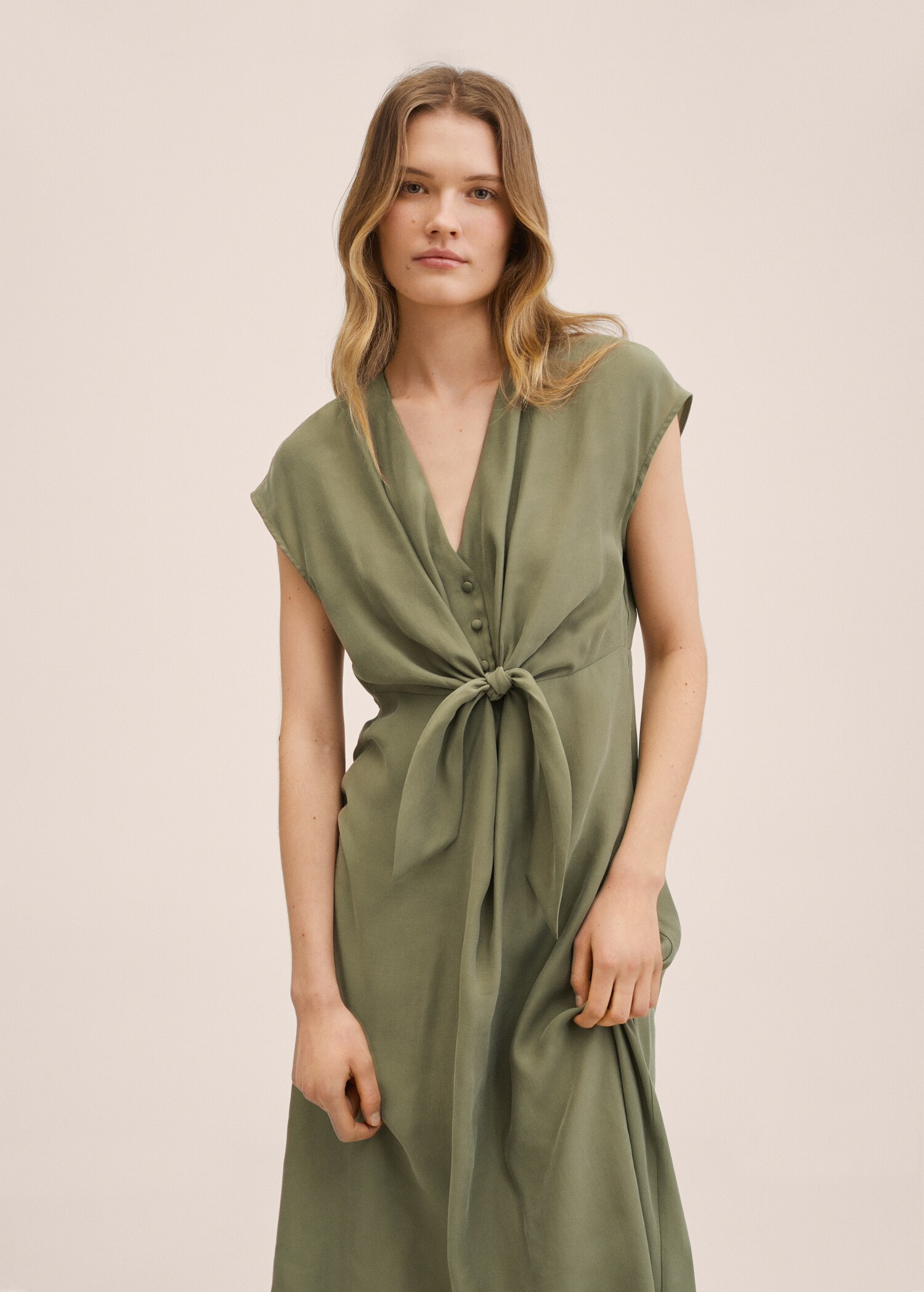 Robe modal nœud - Plan moyen