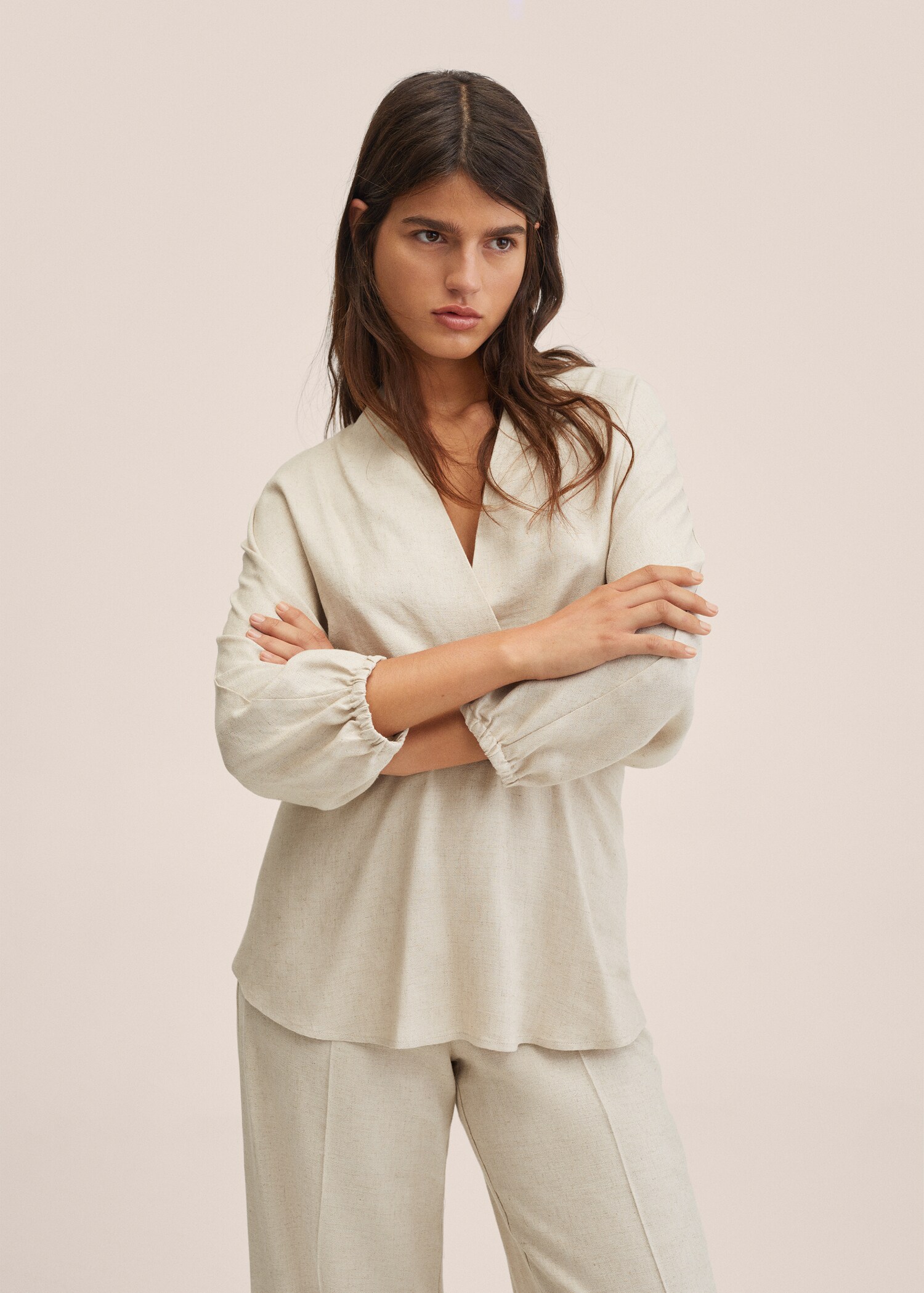 Blusa cruzada lino - Plano medio