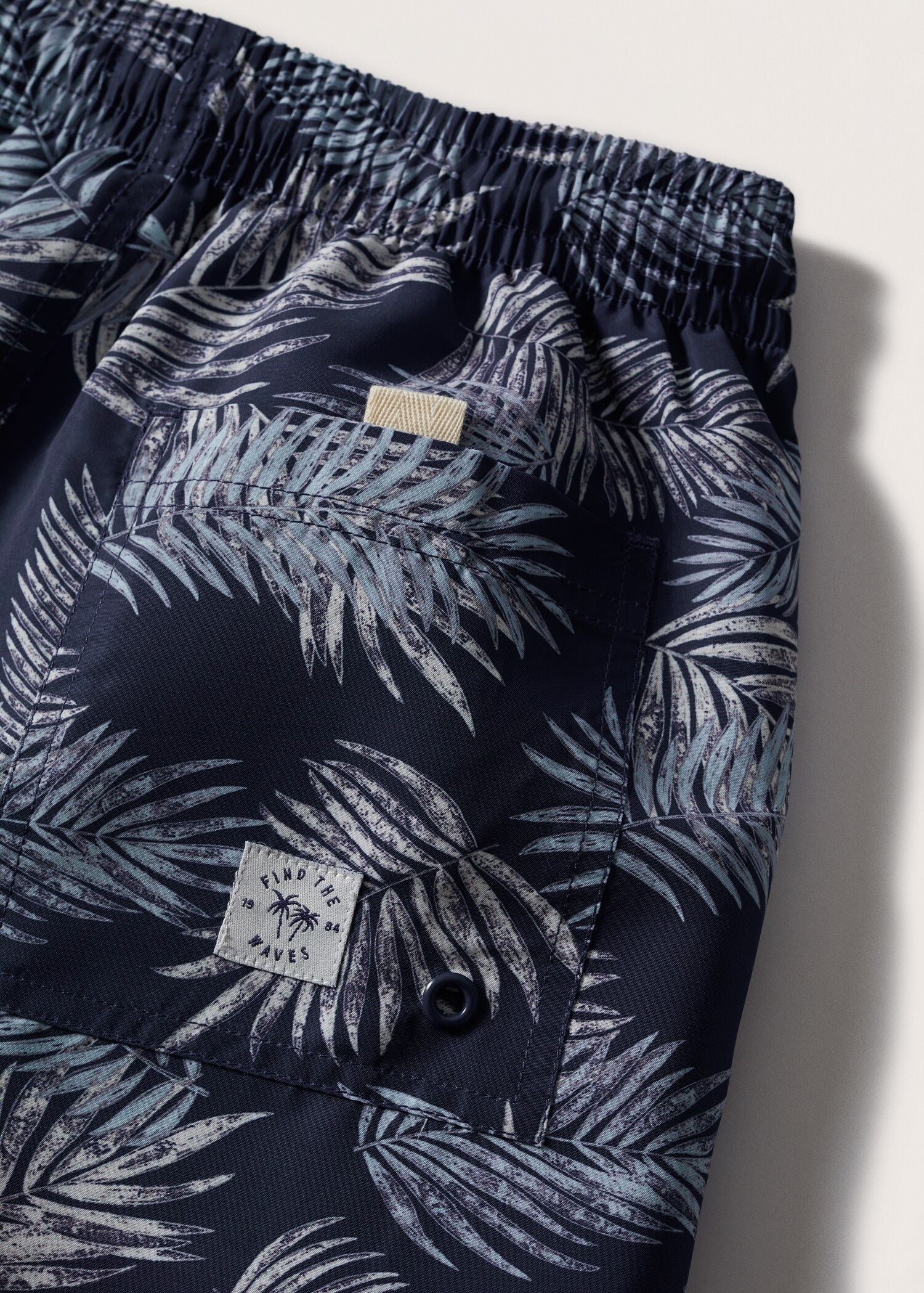 Badehose mit Blattmuster - Detail des Artikels 8