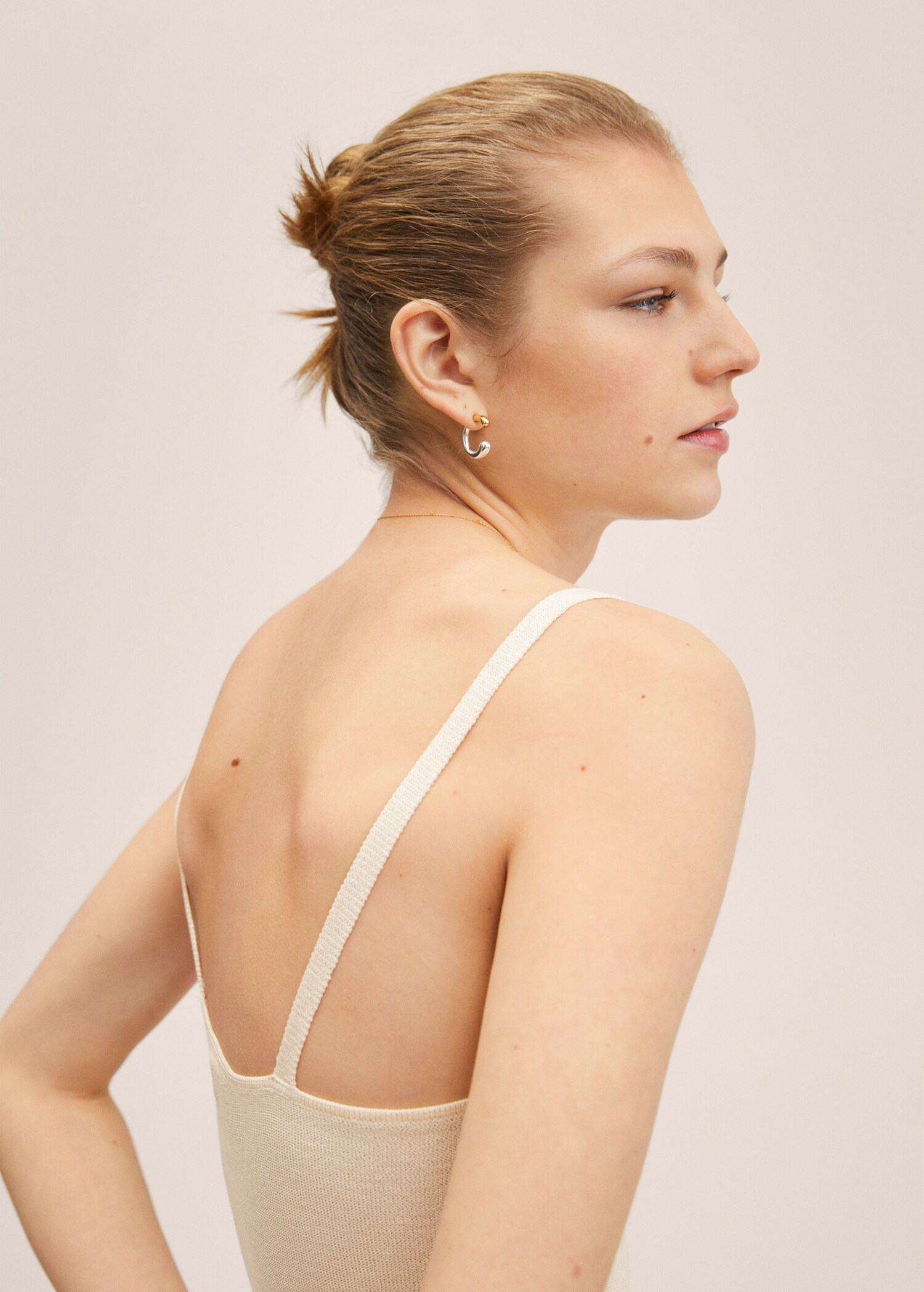 Fine knitted dress - Details of the article 1
