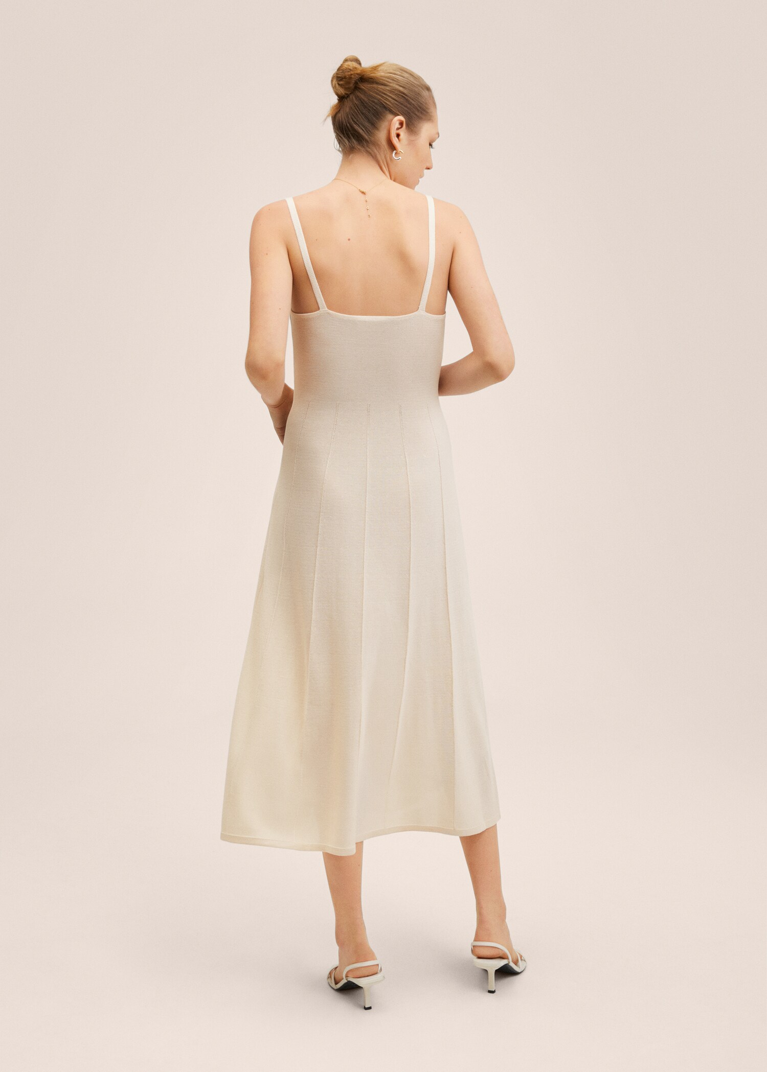 Fine knitted dress - Reverse of the article