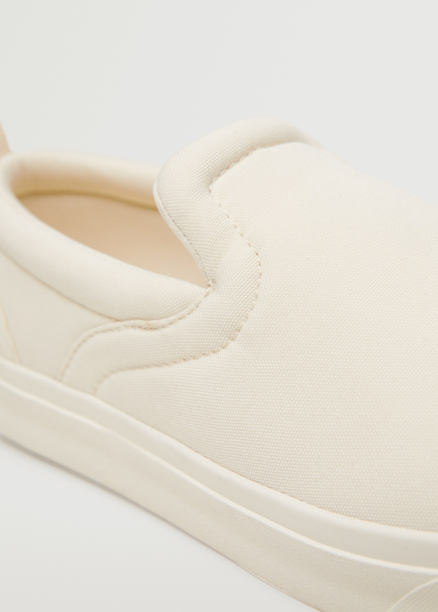 Light slip-on sneakers - Details of the article 3
