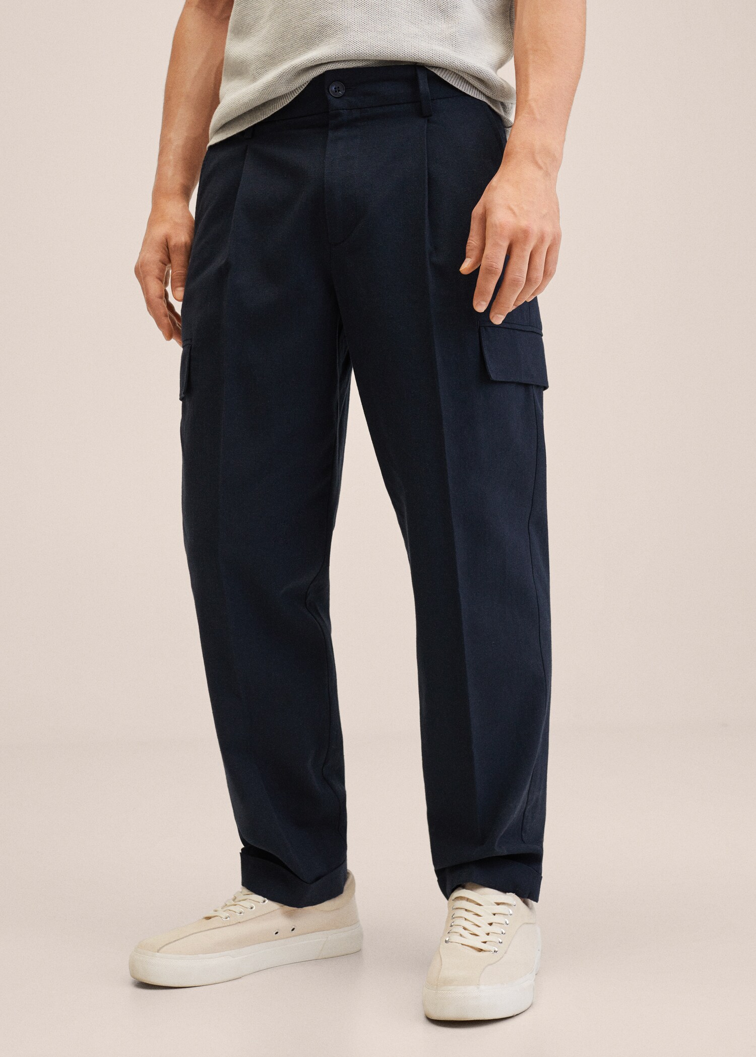 Pantalón cargo lino - Plano medio