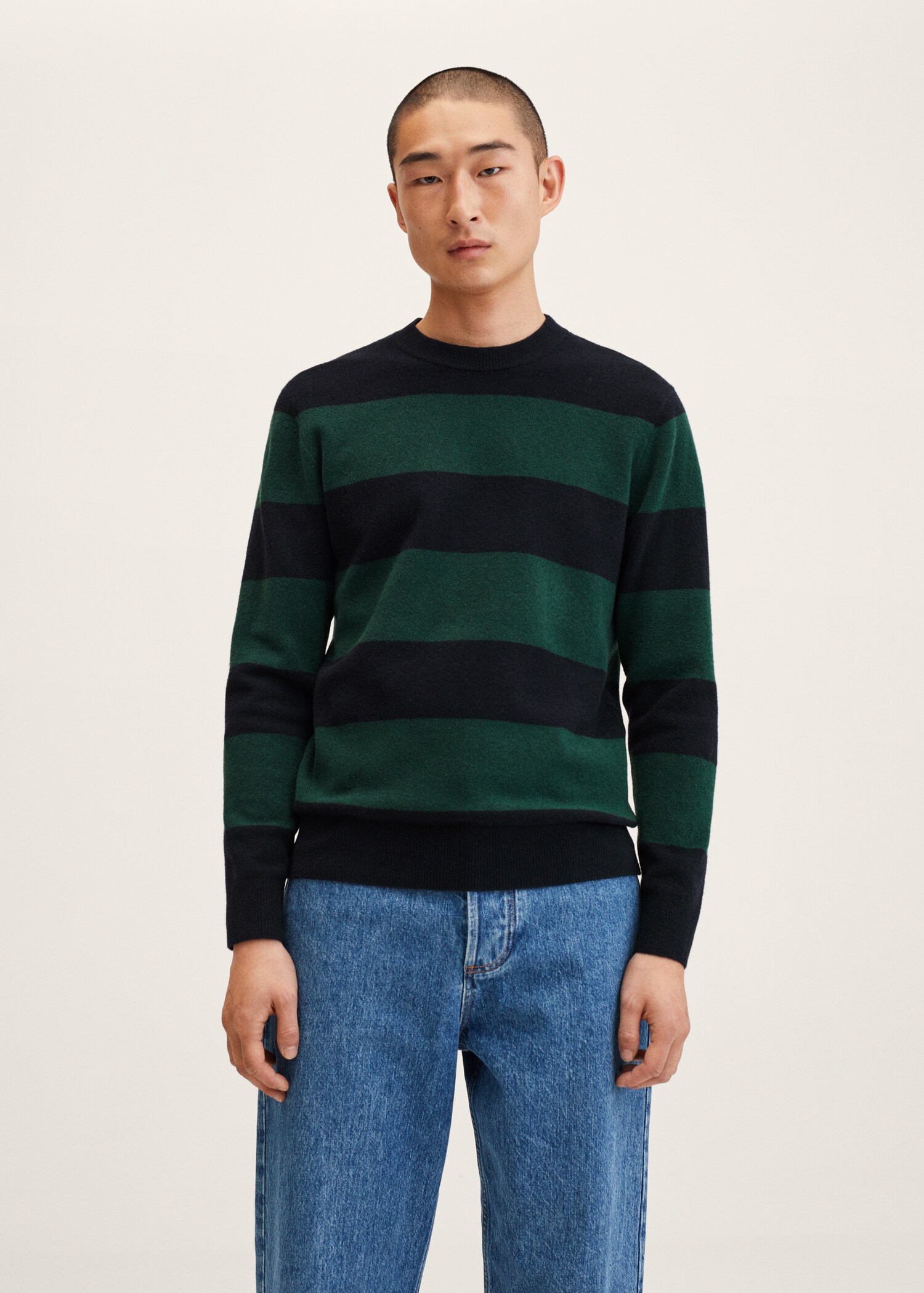 Camisola textura riscas - Plano médio