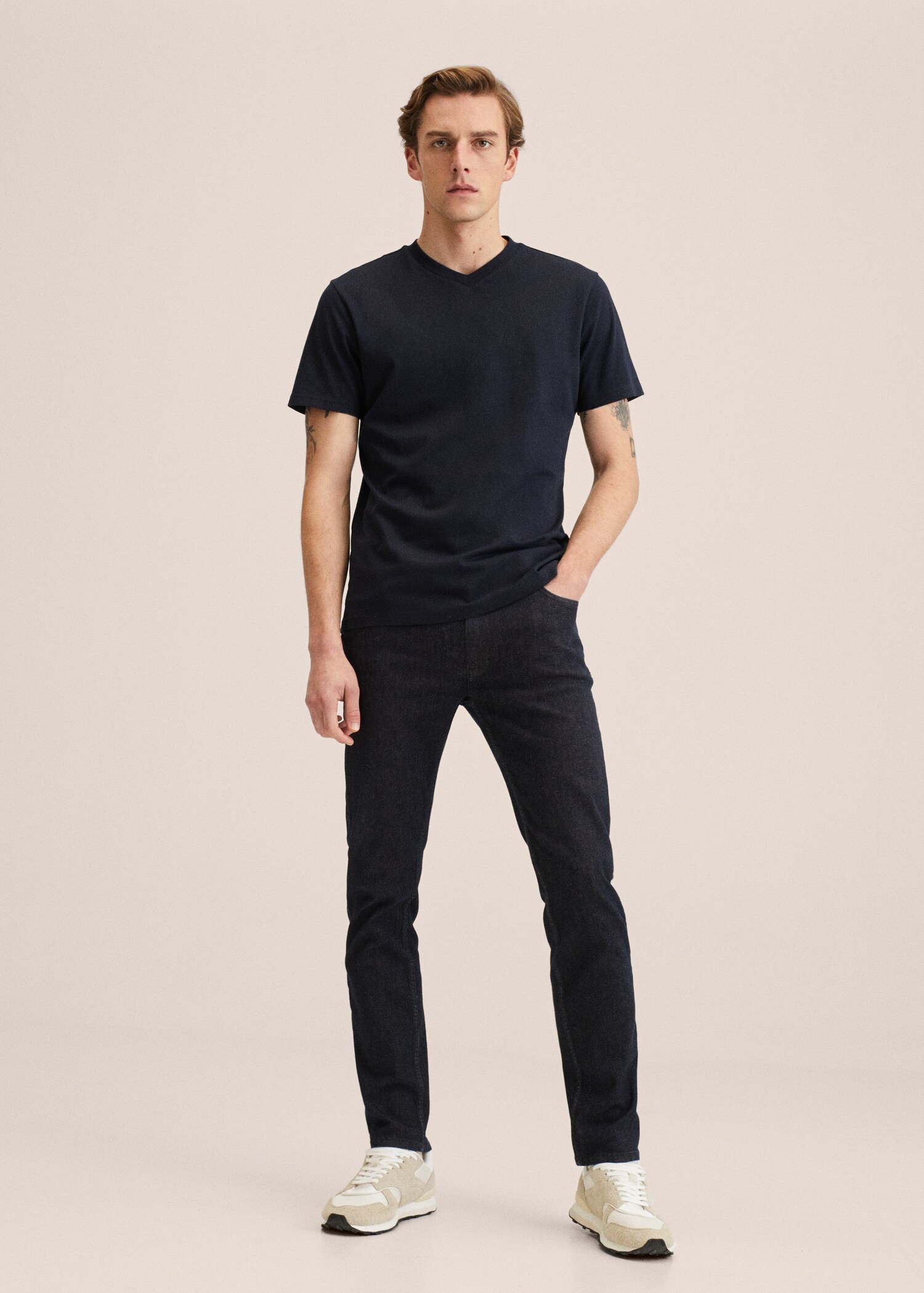 Sustainable cotton basic T-shirt - General plane