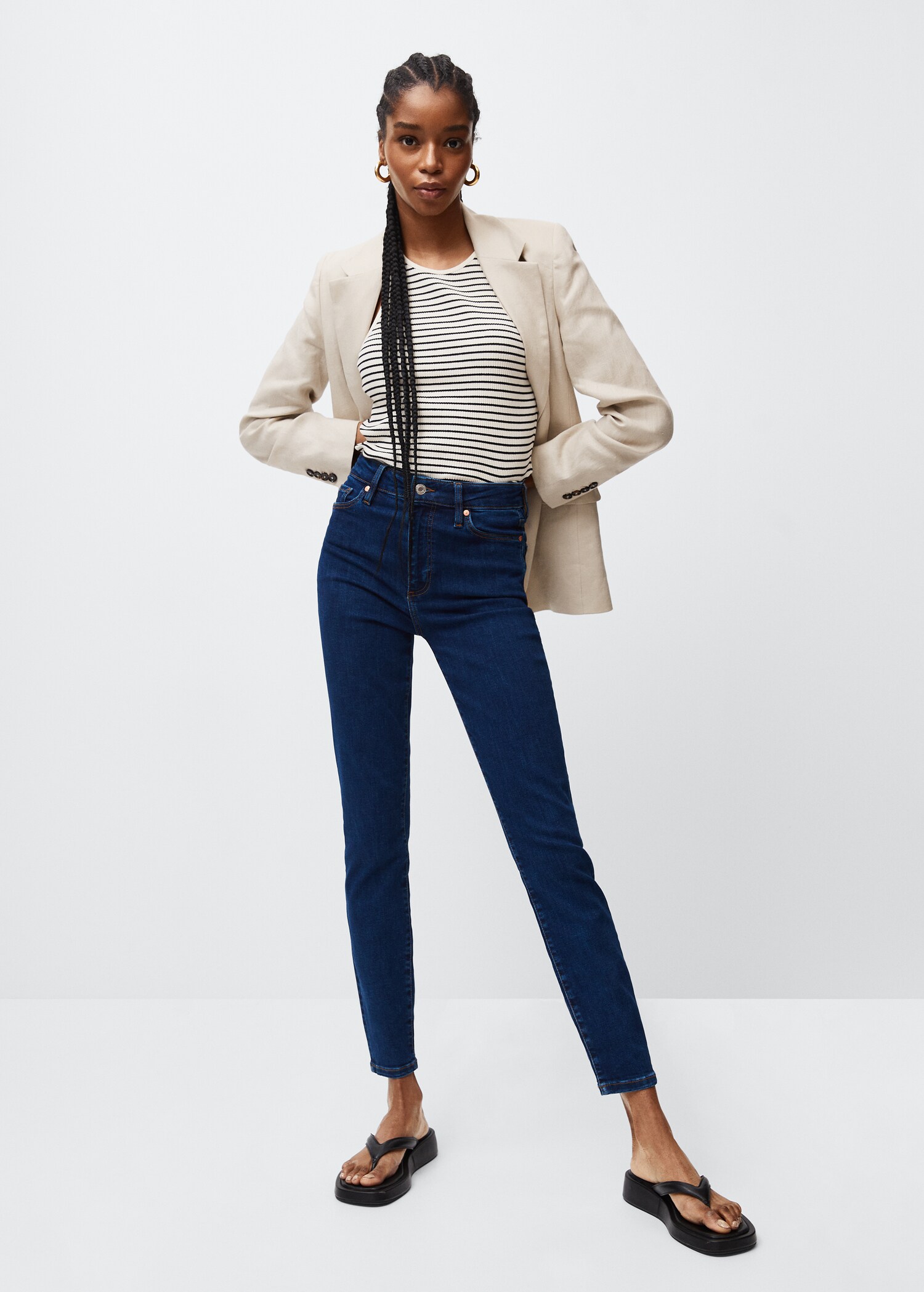 Jeans skinny tiro alto  - Plano general
