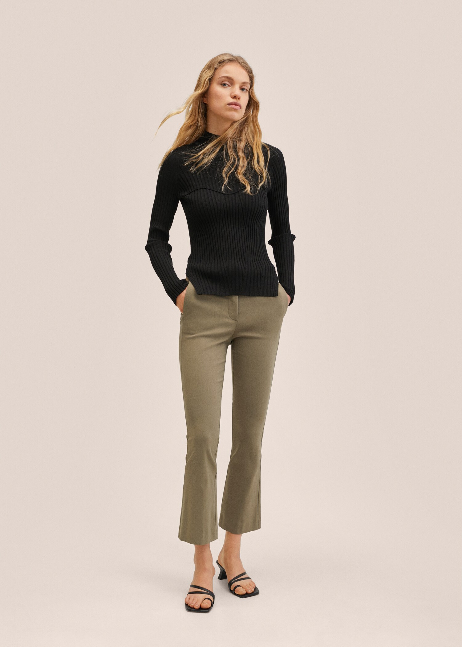 Pantalón flare crop - Plano general