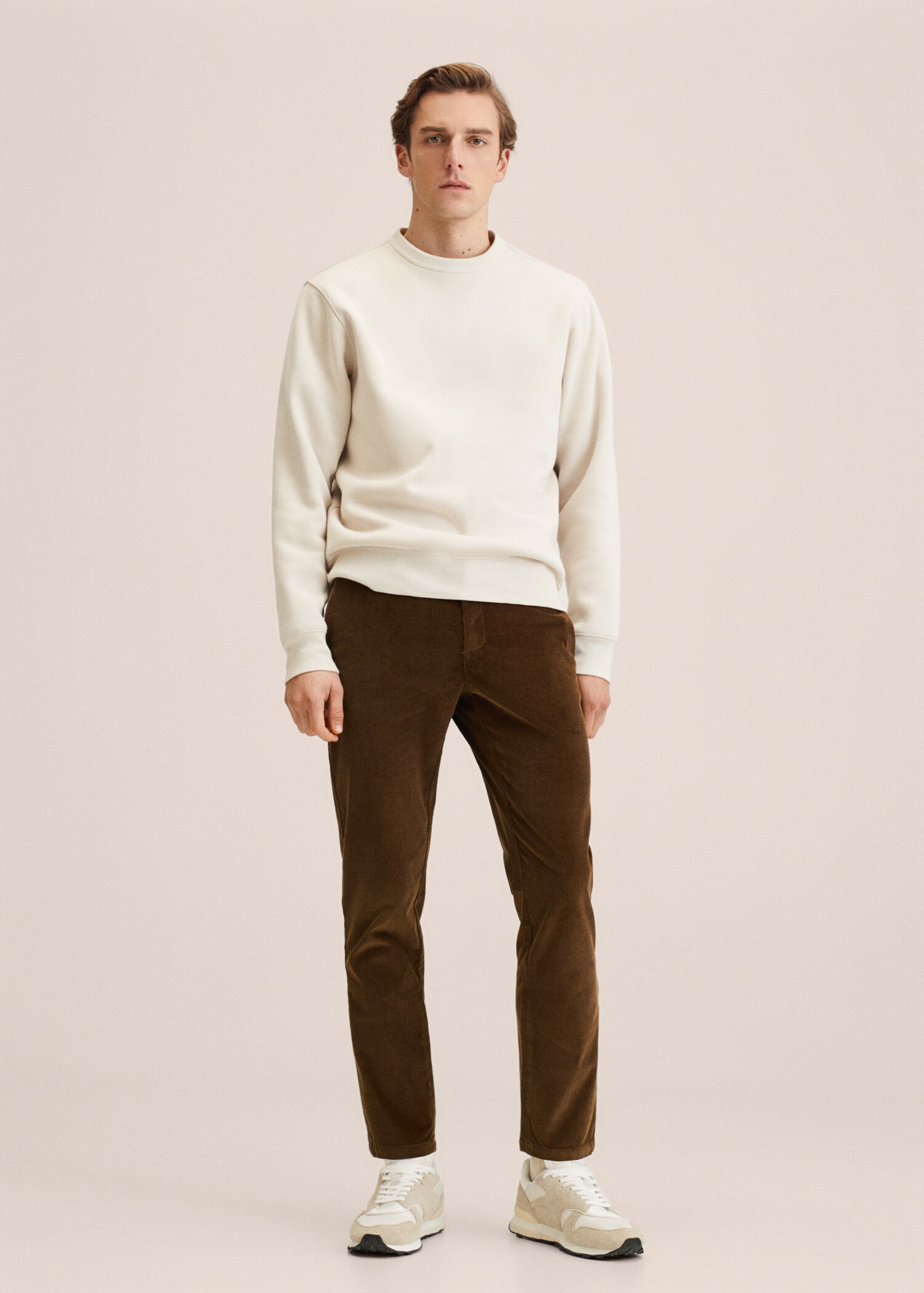 Pantalón tapered crop pana - Plano general