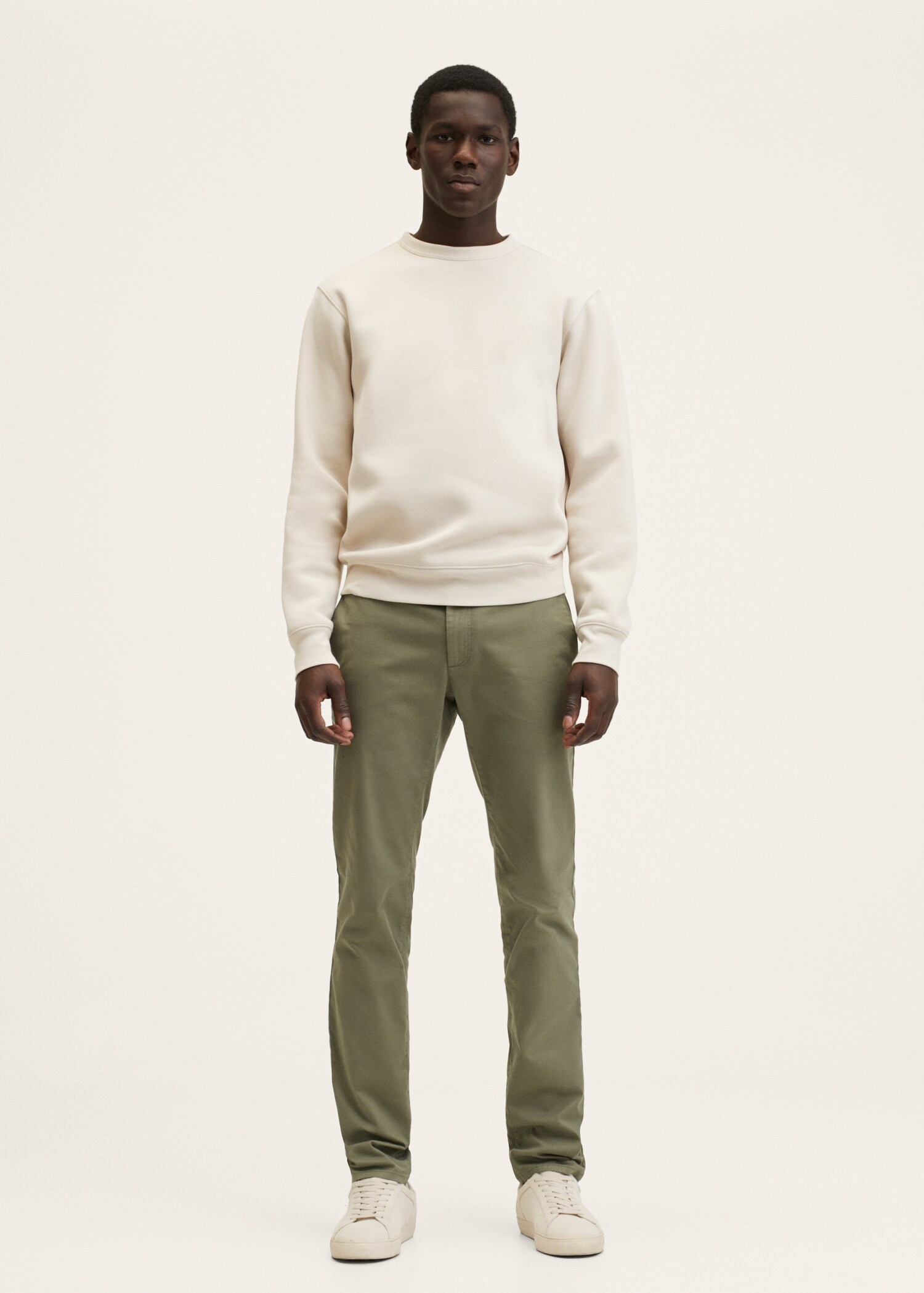 Slim Fit Twill-Chinohose - Allgemeine Ansicht