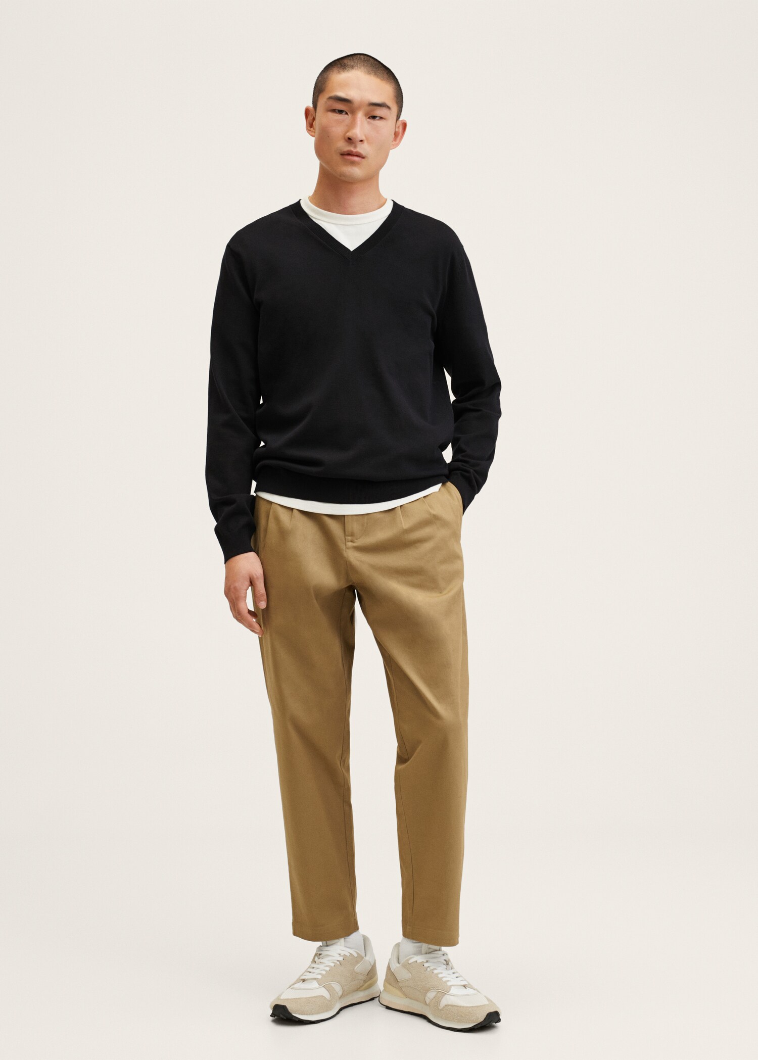 Thermoregulating V-neck sweater - General plane