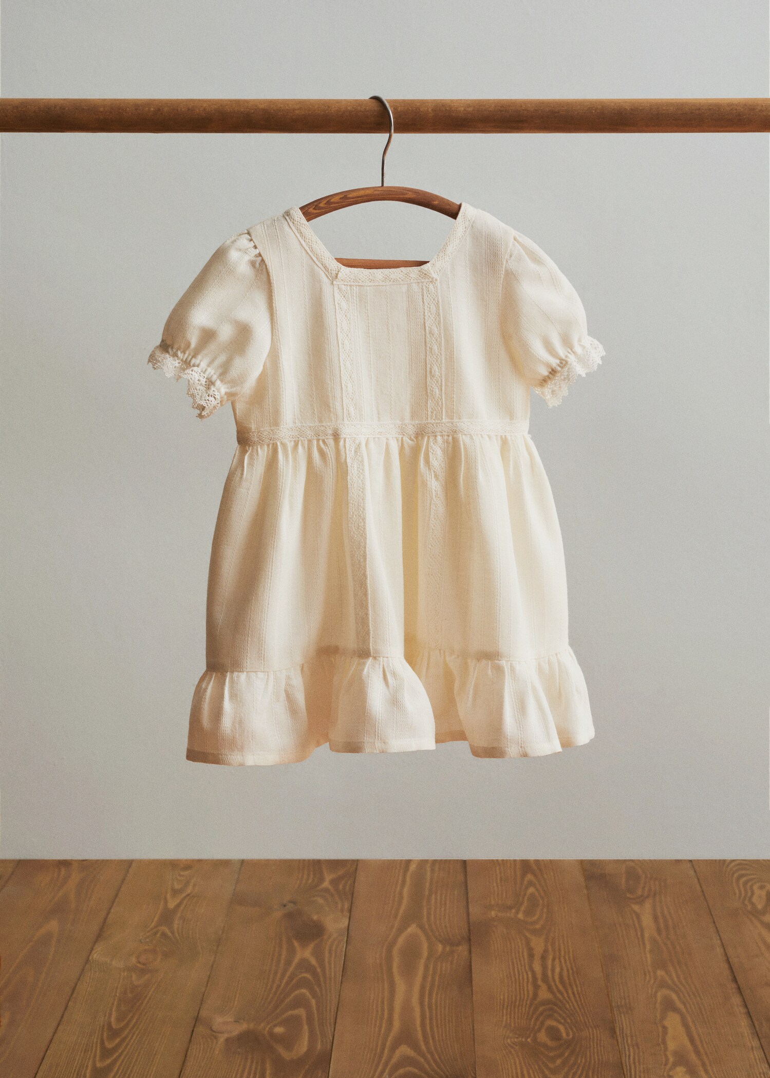 Vestido textura folho - Plano geral