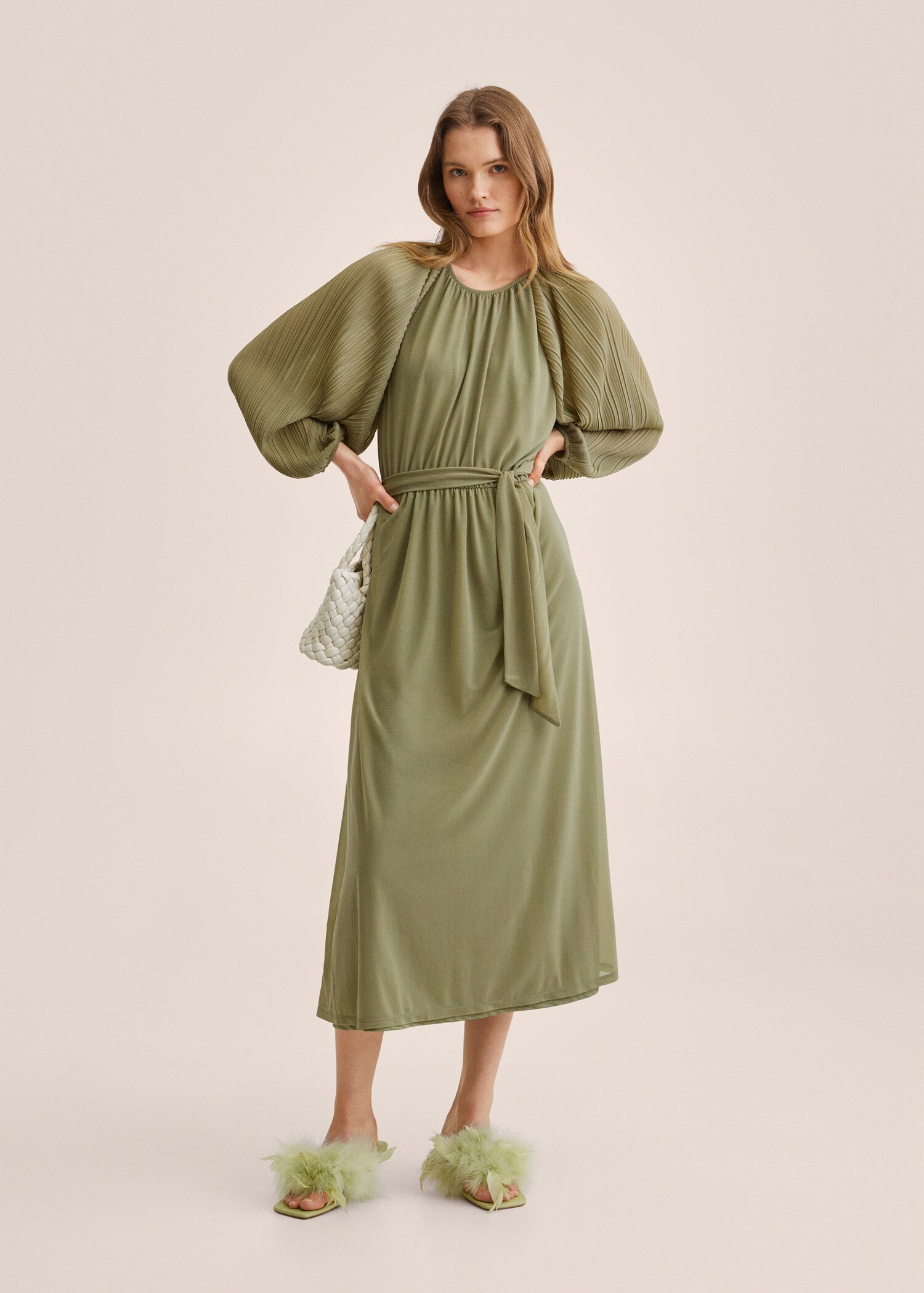 Vestido plisado cinturón - Plano general